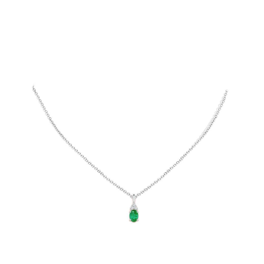 Natural Emerald Solitaire Pendant with Diamond in Platinum Size-7x5mm In New Condition For Sale In Los Angeles, CA