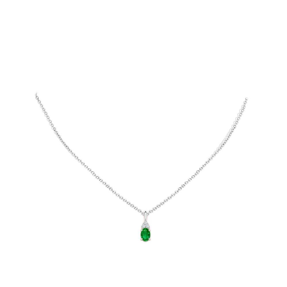 Natural Emerald Solitaire Pendant with Diamond in Platinum Size-7x5mm In New Condition For Sale In Los Angeles, CA