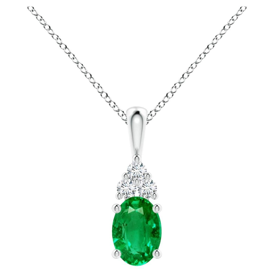 Natürlicher Smaragd Solitär Anhänger mit Diamant in Platin Größe-7x5mm im Angebot