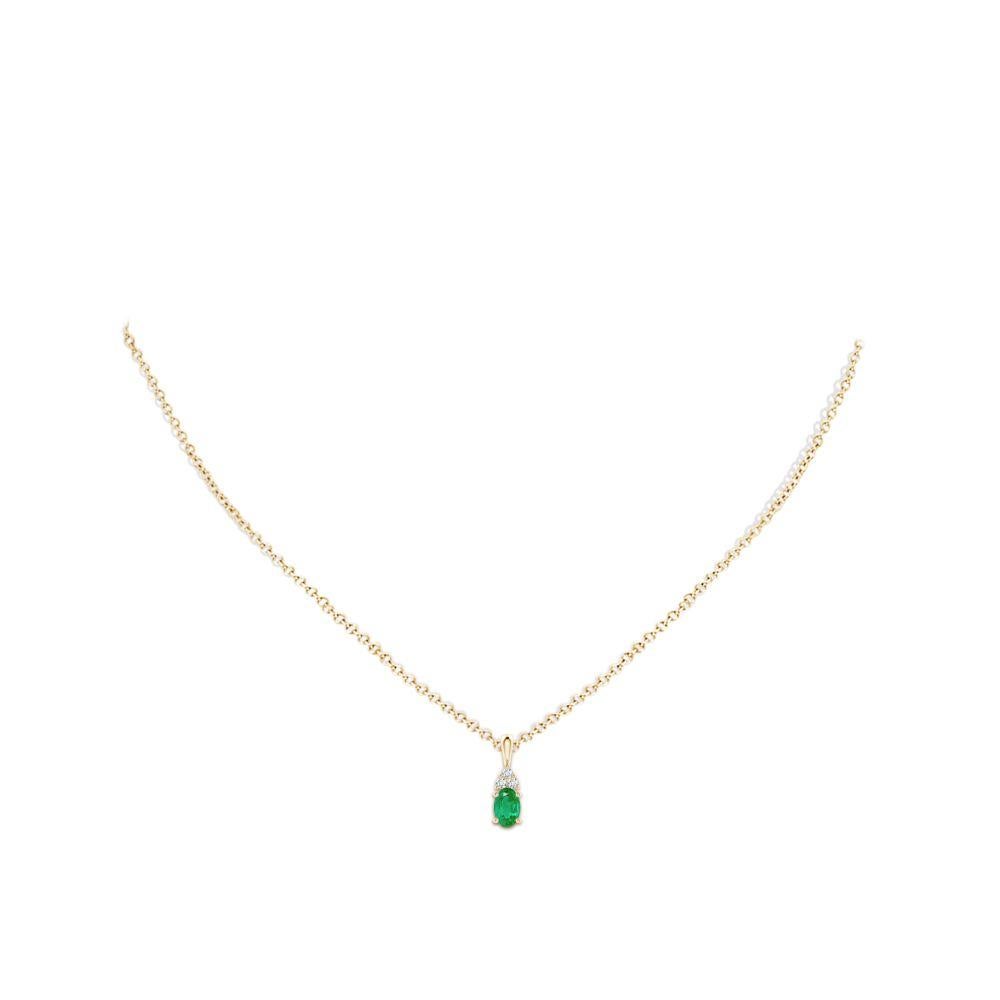 Natural Emerald Solitaire Pendant with Diamond in Yellow Gold Size-6x4mm In New Condition For Sale In Los Angeles, CA