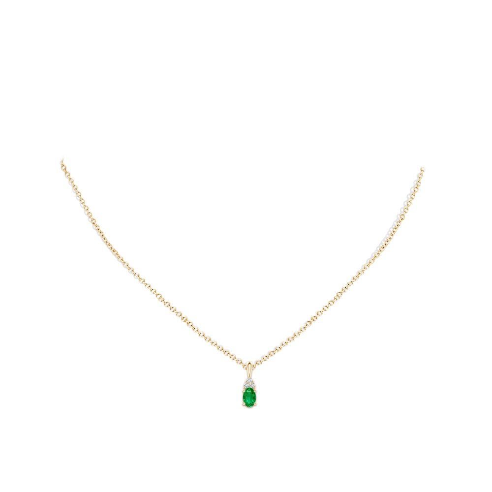 Colgante Solitario de Esmeralda Natural con Diamante en Oro Amarillo Tamaño-6x4mm Corte esmeralda en venta