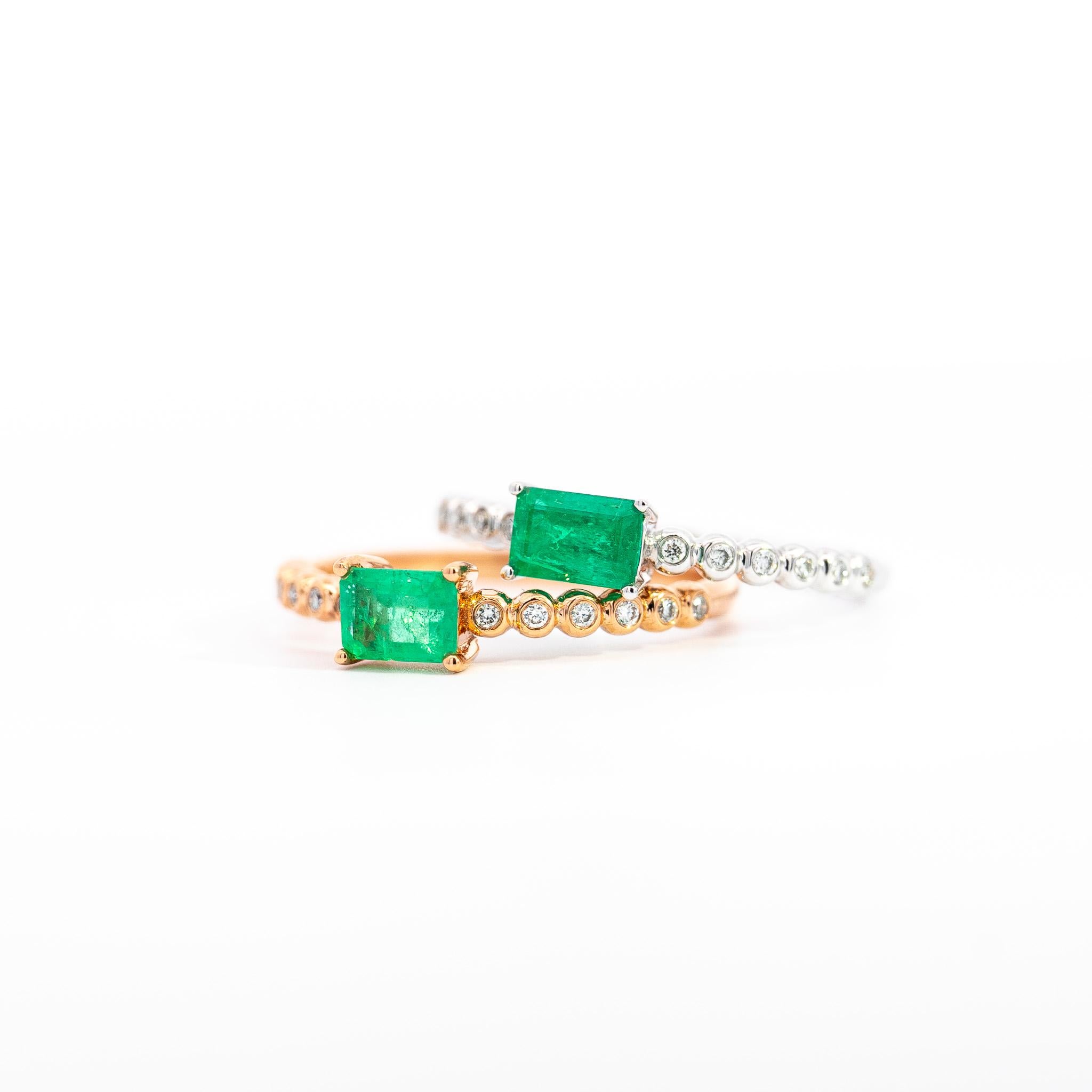 Natural Emerald Stacking Ring in 18K Rose Gold With Thin Ribbed Band For Sale 6