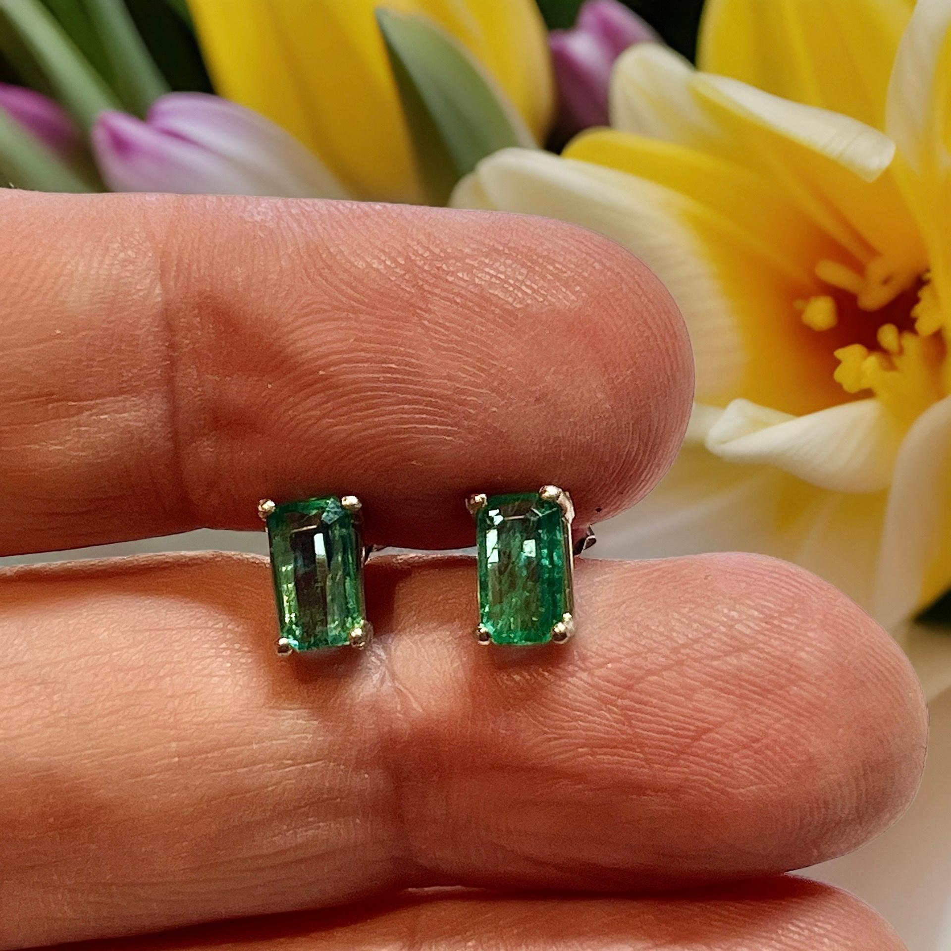 Women's Natural Emerald Stud Earrings 14k White Gold 1.25 Cts Certified For Sale