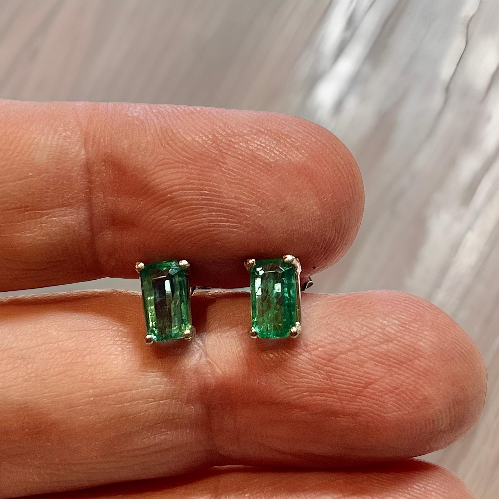 Natural Emerald Stud Earrings 14k White Gold 1.25 Cts Certified For Sale 1