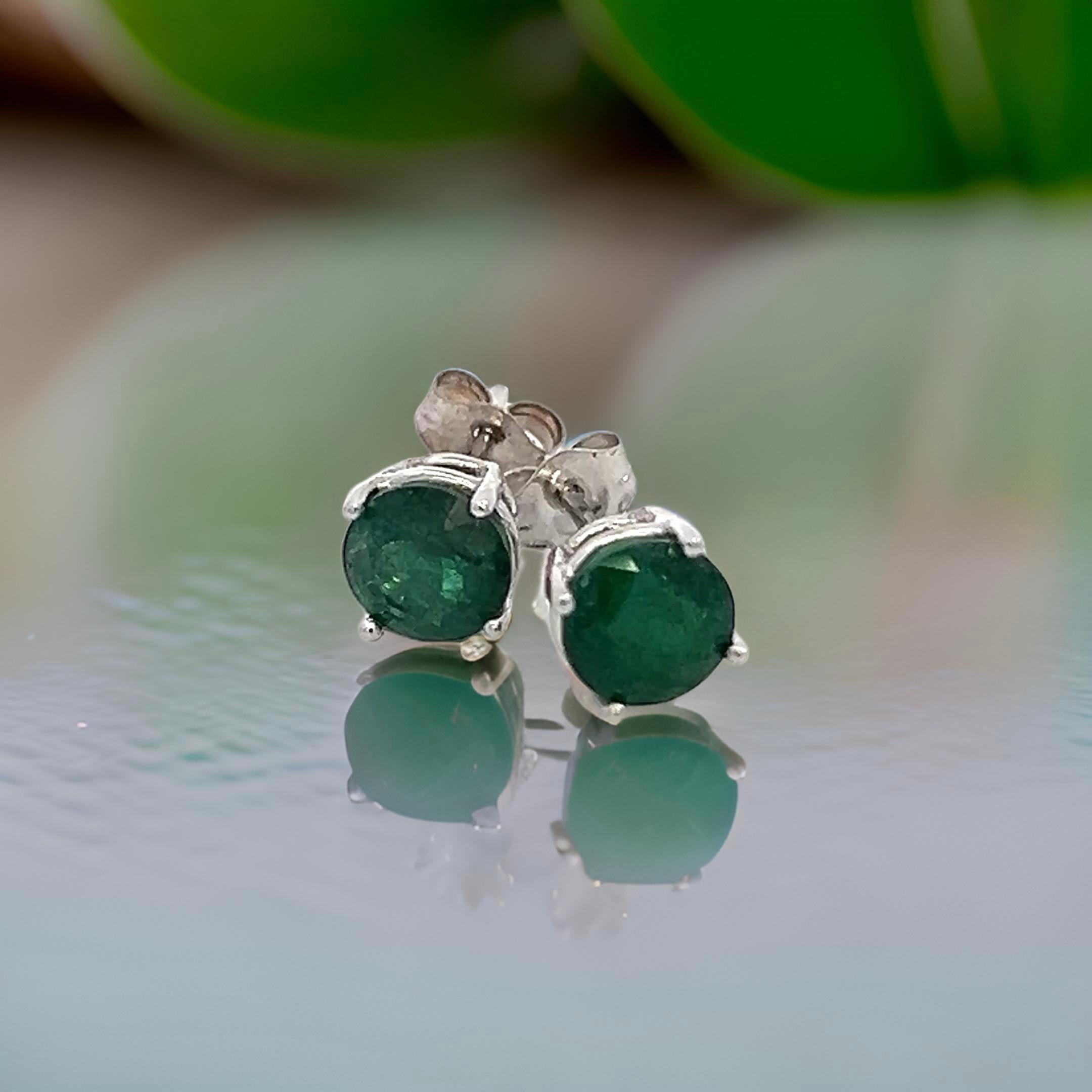 Clous d'oreilles en or blanc 14 carats avec émeraude naturelle certifiée TCW 1,63 carat en vente 6