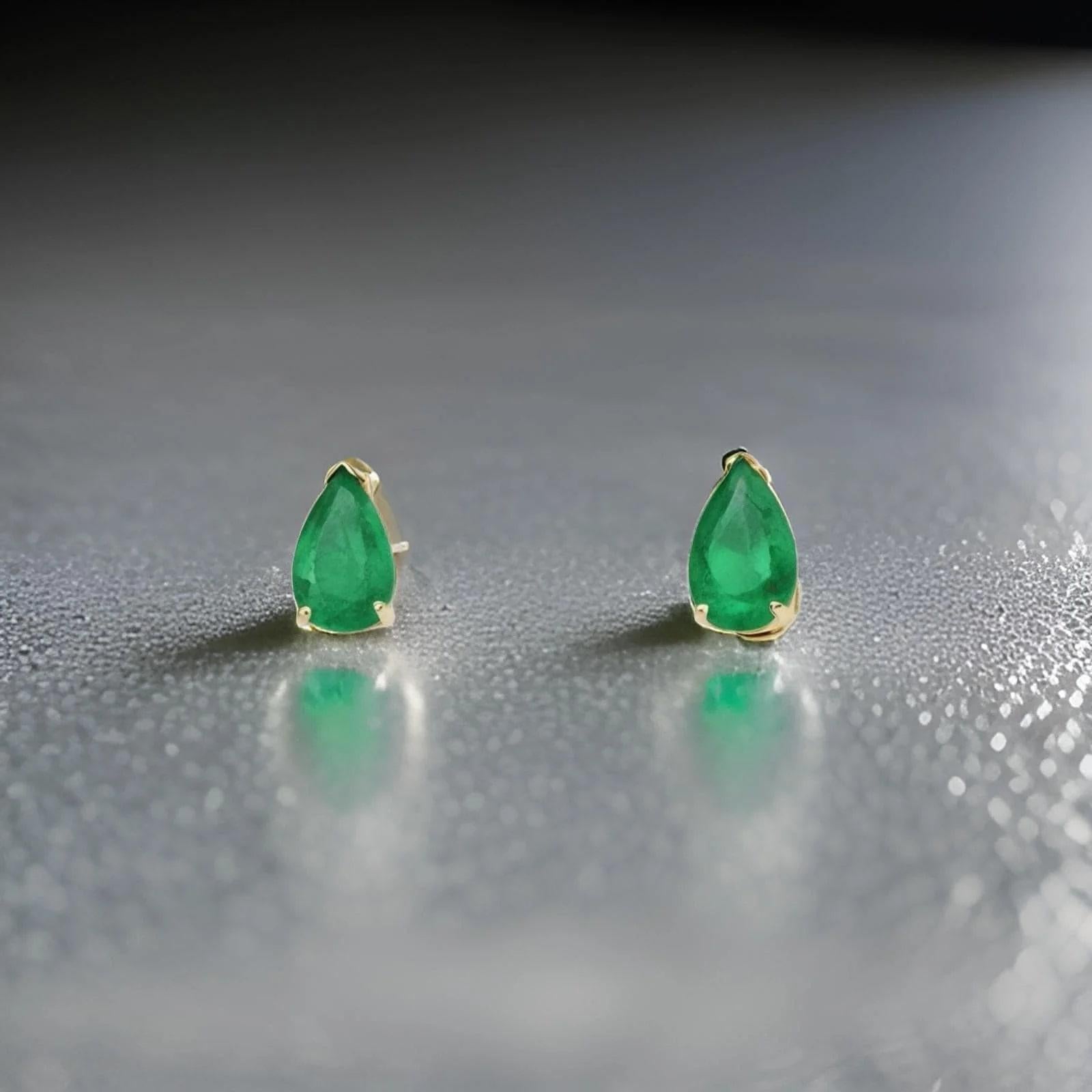 Orecchini con smeraldo naturale in oro 14k Y 1,60 Ctw certificati In condizioni Nuovo in vendita a Brooklyn, NY