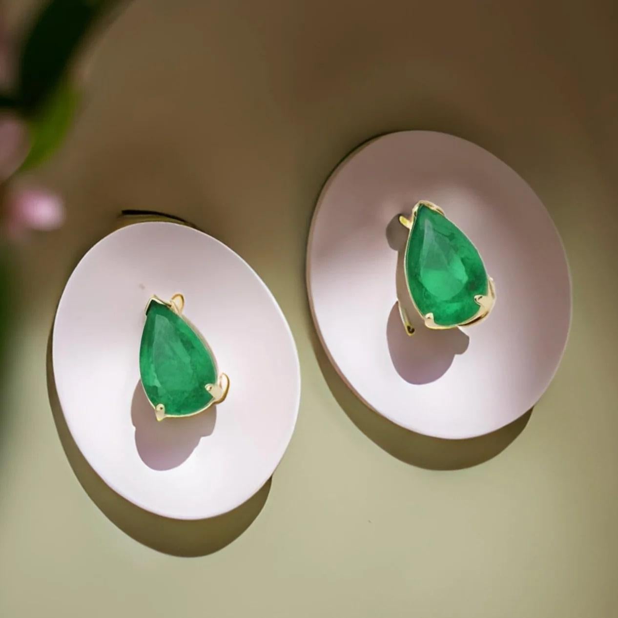 Orecchini con smeraldo naturale in oro 14k Y 1,60 Ctw certificati in vendita 3
