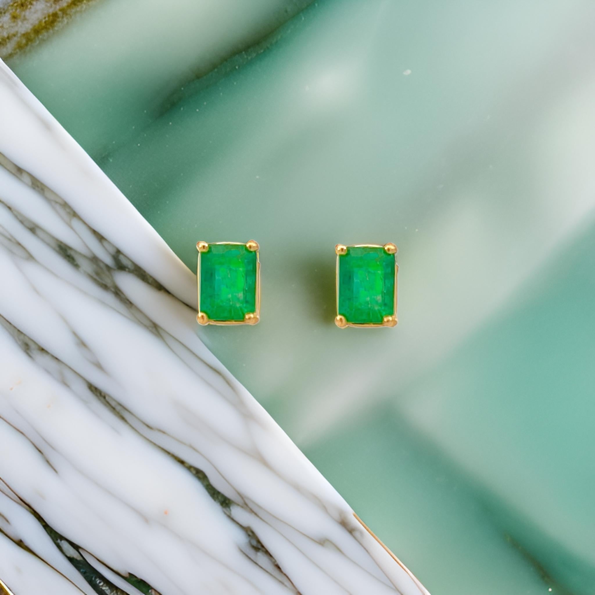 Clous d'oreilles en or jaune 14 carats avec émeraude naturelle certifiée 1,70 TCW en vente 6