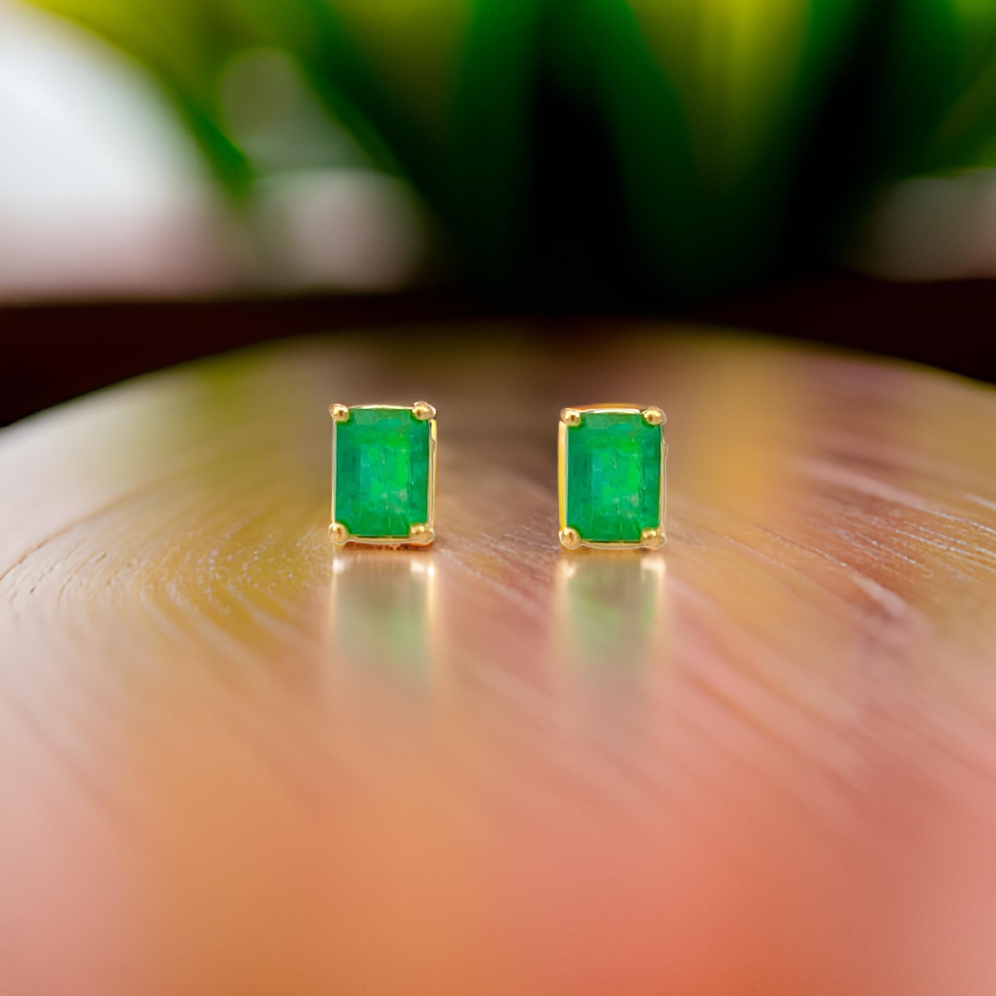 Clous d'oreilles en or jaune 14 carats avec émeraude naturelle certifiée 1,70 TCW en vente 7