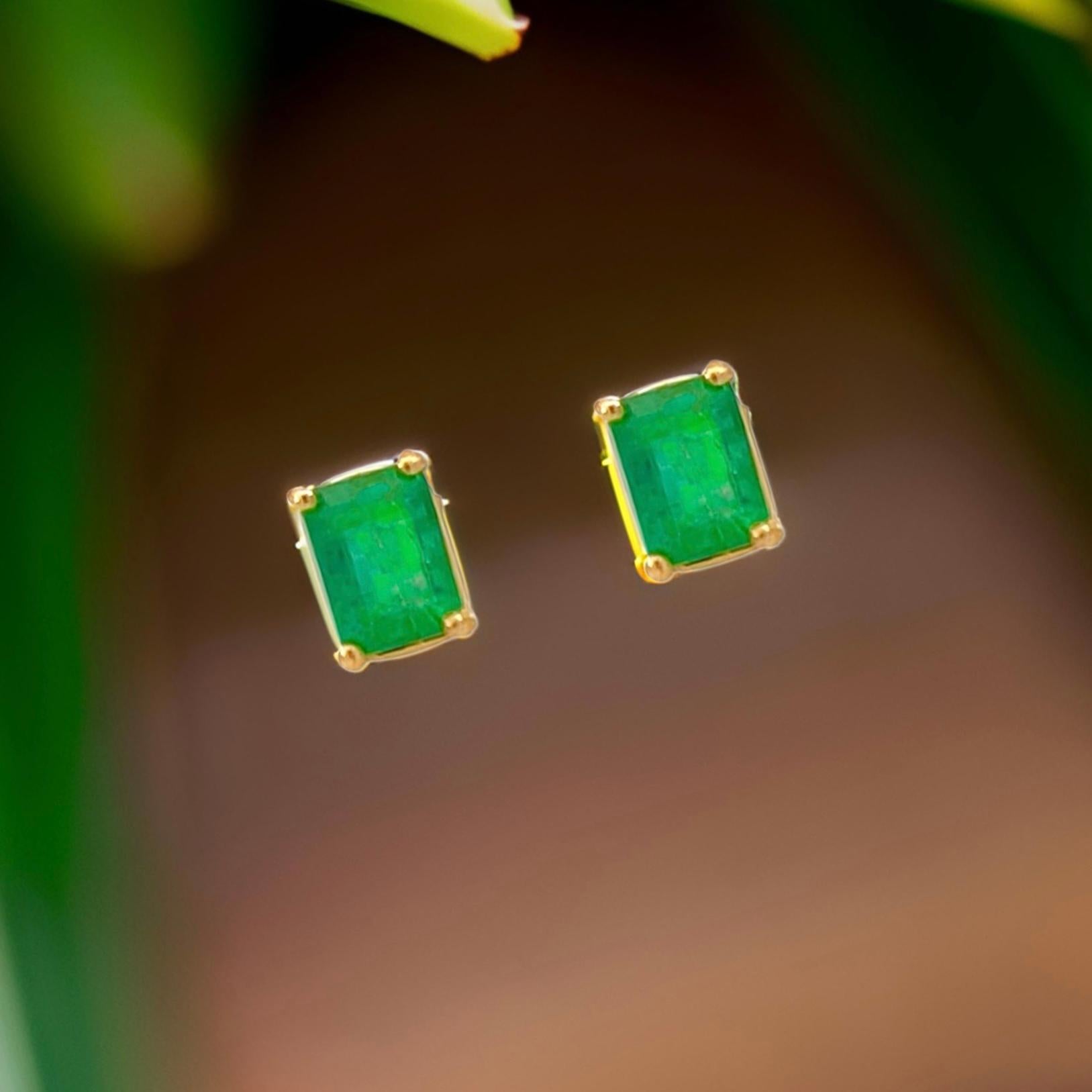 Clous d'oreilles en or jaune 14 carats avec émeraude naturelle certifiée 1,70 TCW en vente 2