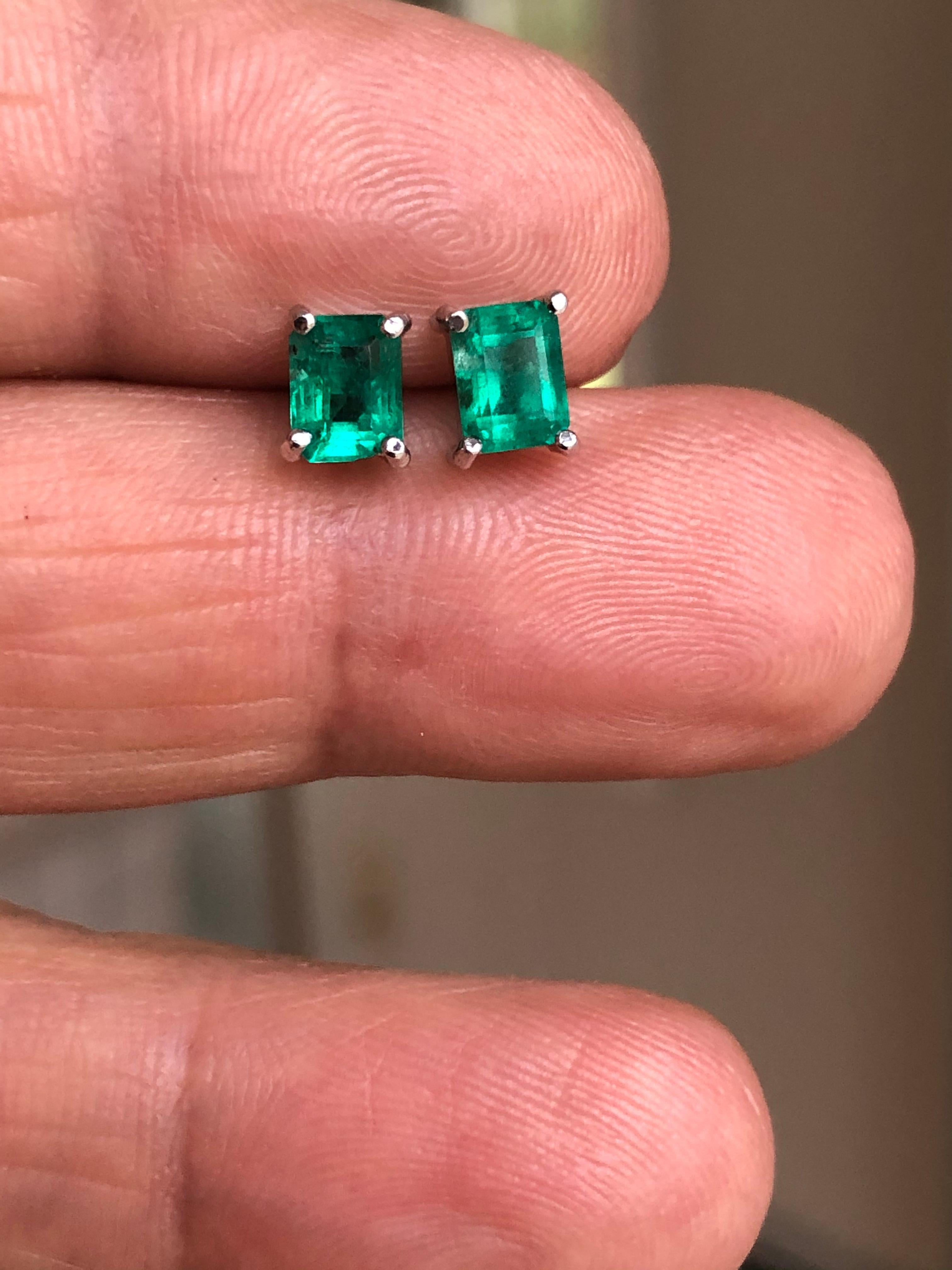 Stylish great for every day wear natural Colombian emerald stud earrings 18 Karat white gold, stunning intense green very vibrant color!!!
Primary Stones: 100% Natural Colombian Emeralds
Color/Clarity : FINE Medium Green Color/ Clarity, VS
Total