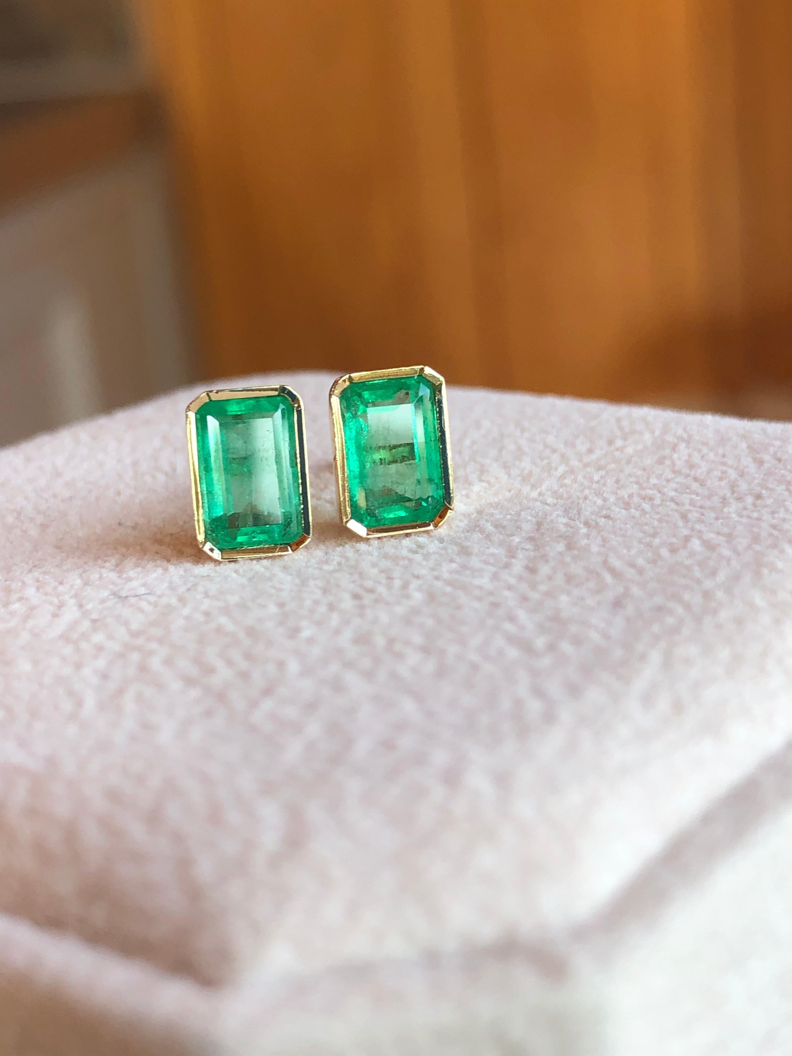 Emerald Cut Emeralds Maravellous Natural Emerald Stud Earrings 18 Karat Yellow Gold For Sale