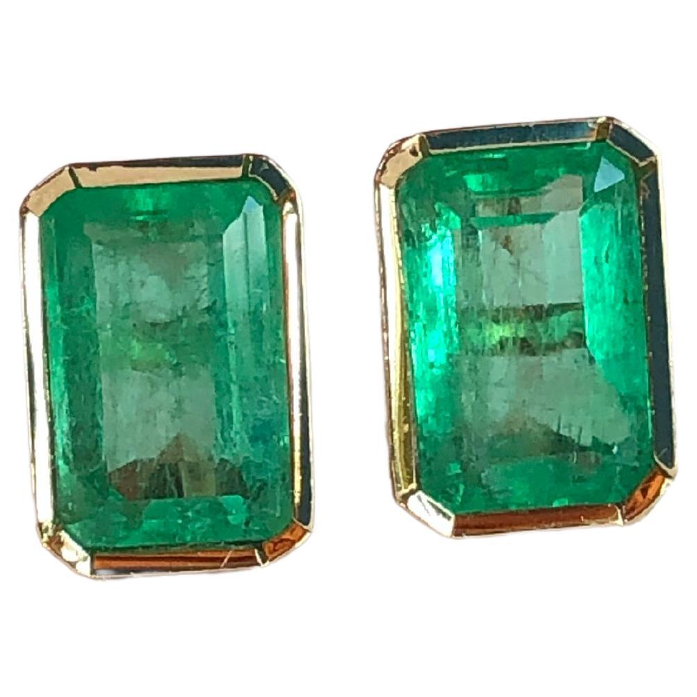 Emeralds Maravellous Natural Emerald Stud Earrings 18 Karat Yellow Gold For Sale