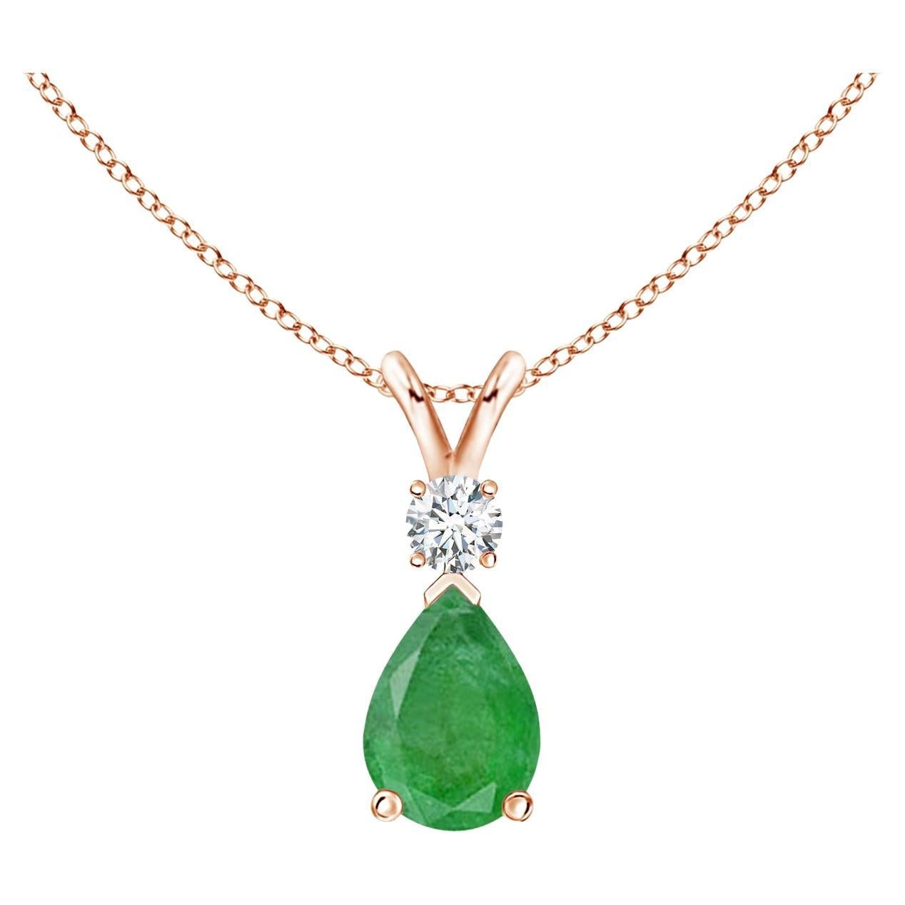Pendentif en forme de goutte d'émeraude naturelle avec diamant en or rose 14K en vente