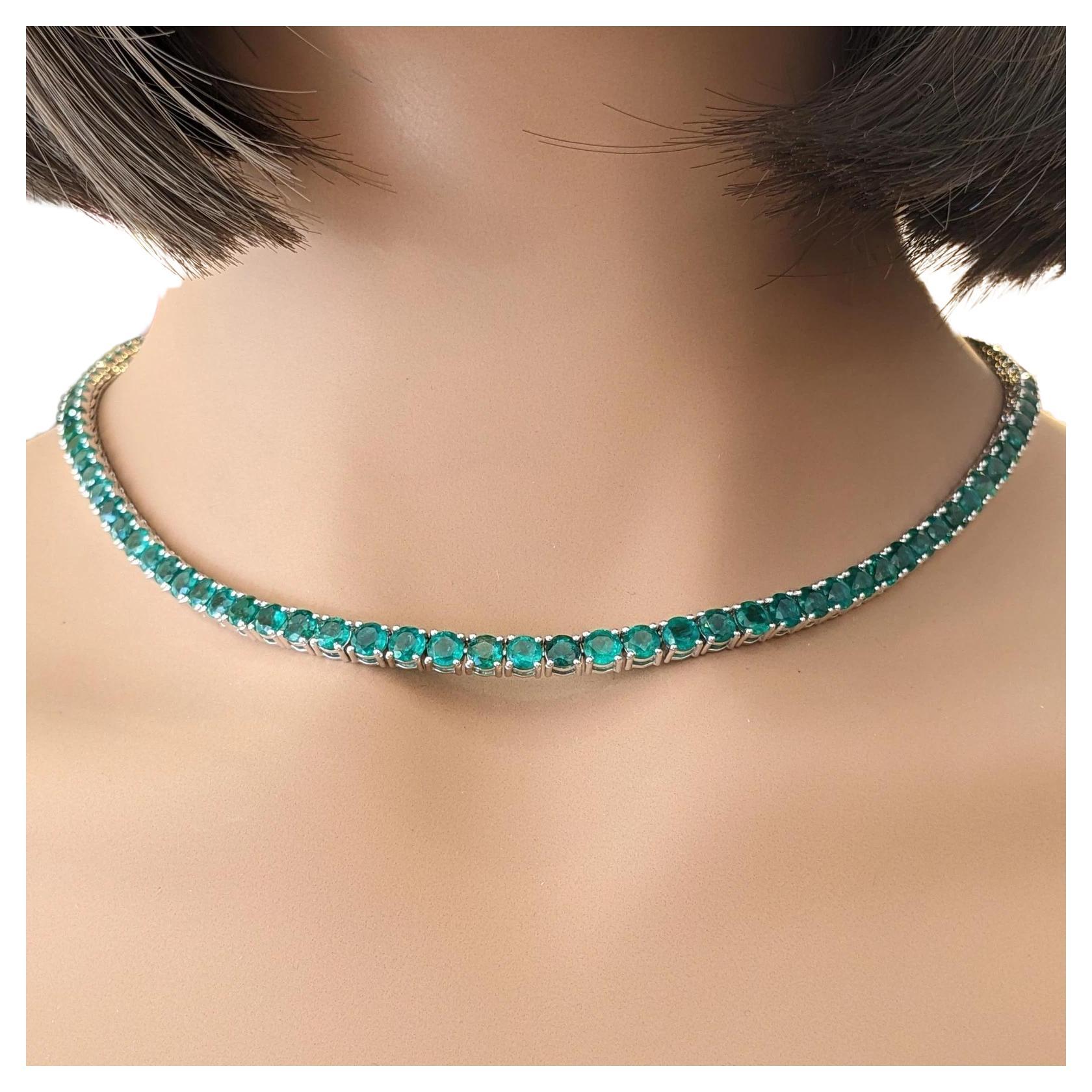 Collana a girocollo con smeraldo naturale, oro bianco 14k, 22,37ct in vendita