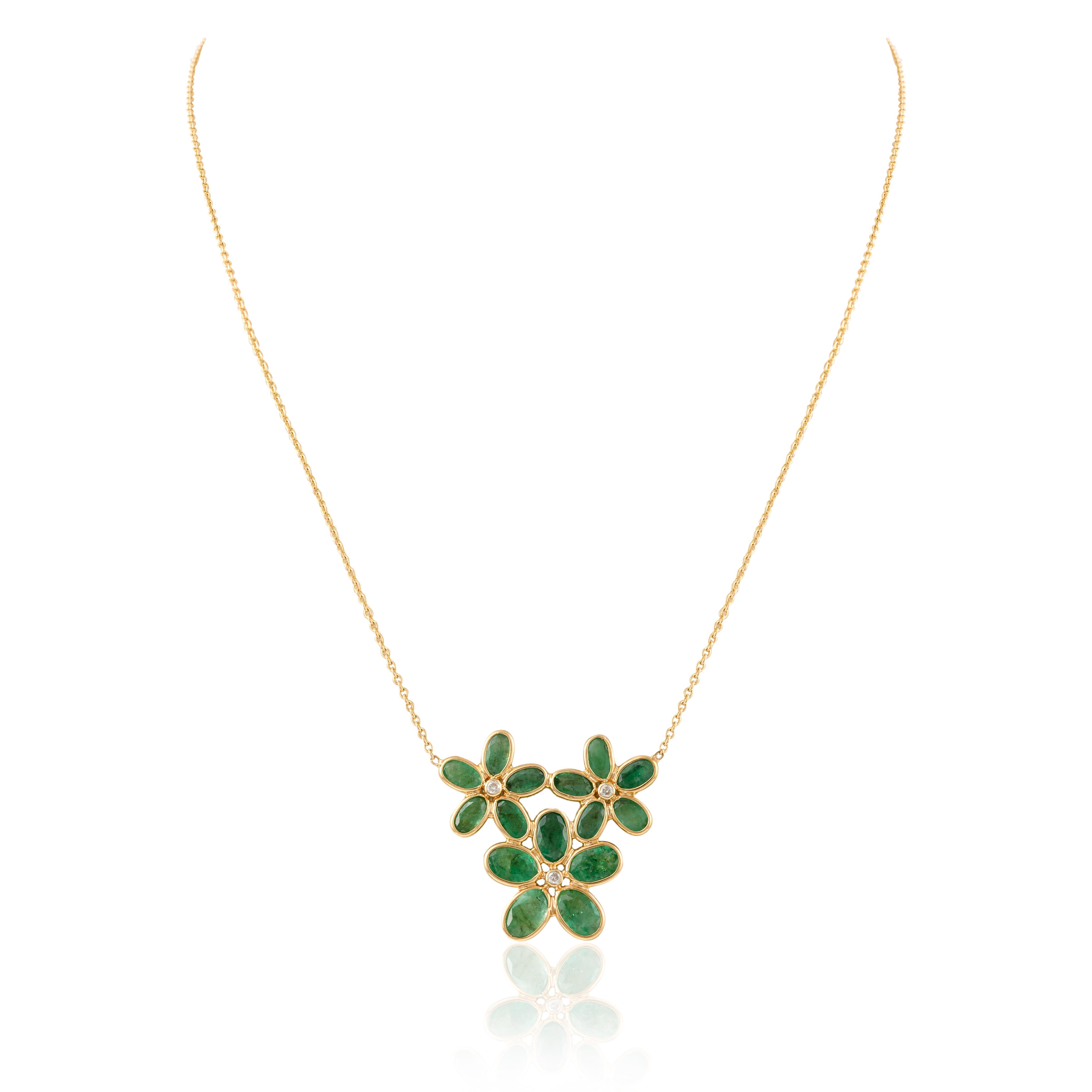 Women's Natural Diamond Emerald Flower Necklace 18k Yellow Gold, Christmas Gifts For Her For Sale