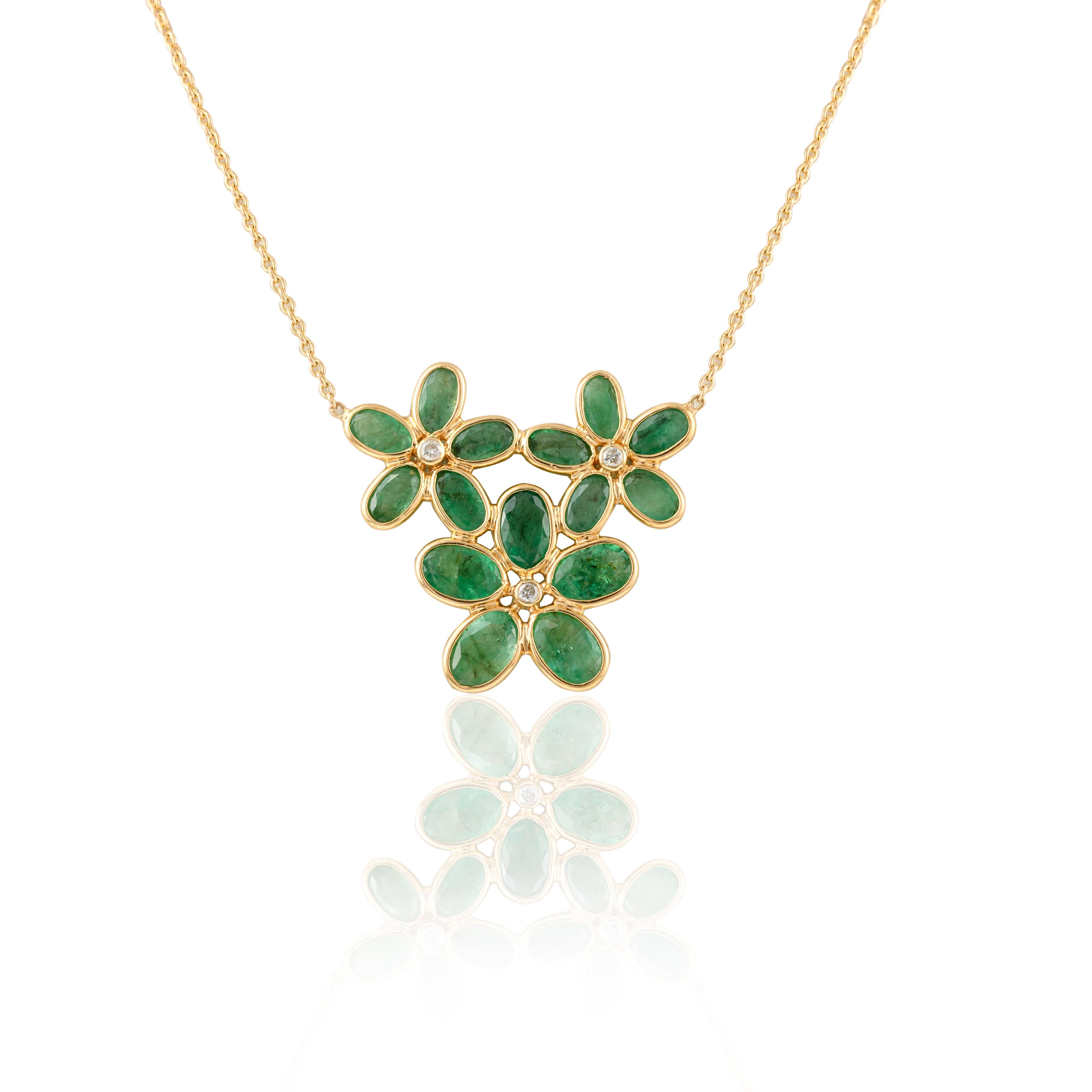 Natural Diamond Emerald Flower Necklace 18k Yellow Gold, Christmas Gifts For Her For Sale 1
