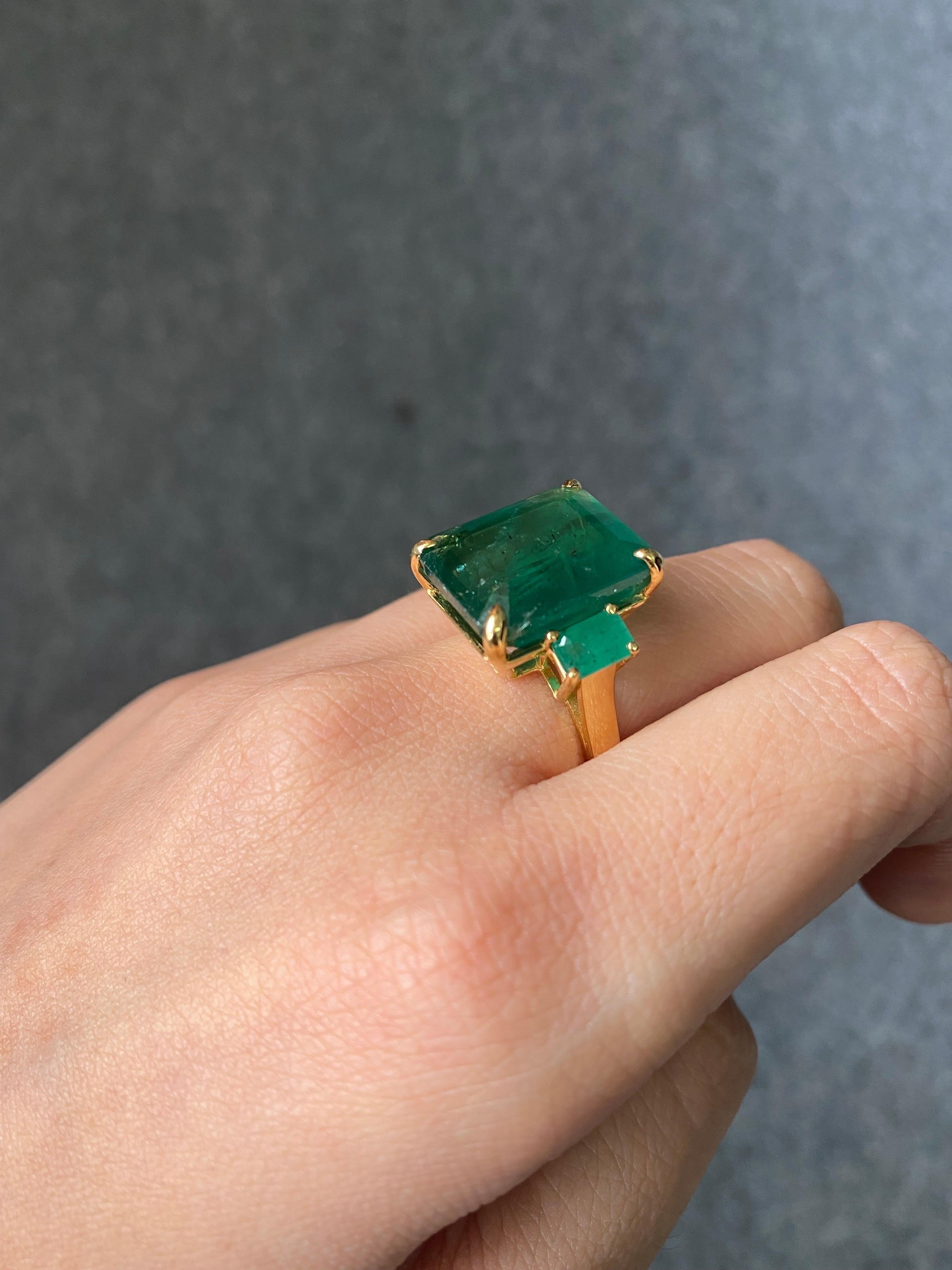 Modern Natural Emerald Three Stone Engagement 18 K Yellow Gold Ring For Sale