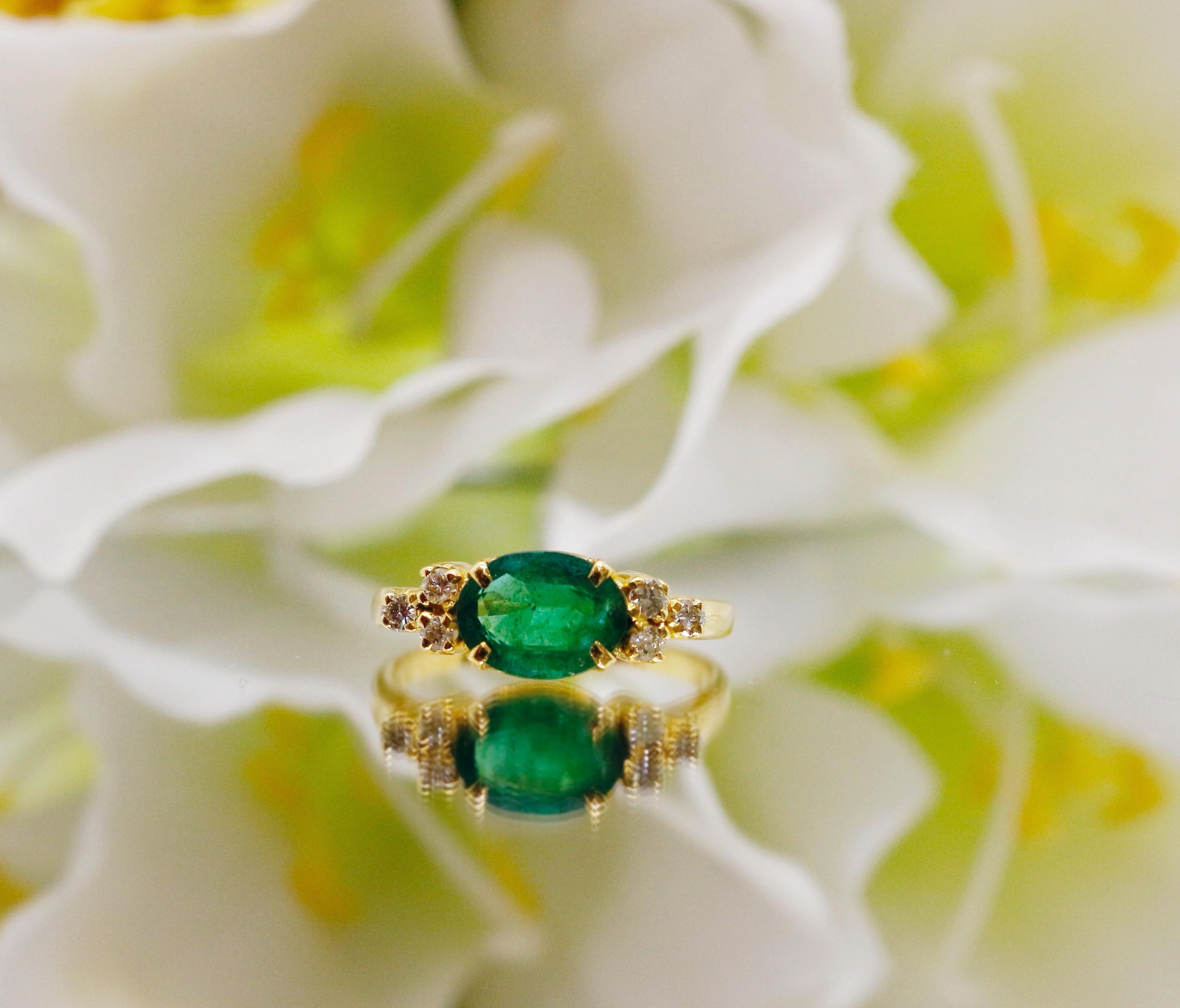 ◆Detail description◆

◆Solid 18k Gold(shown in picture)

◆Natural Emerald Weight: 1.25 CT

◆Diamond Carat: 0.10 CT

◆Diamond Shape: Round princess

◆Total Weight: 3.2 Gram