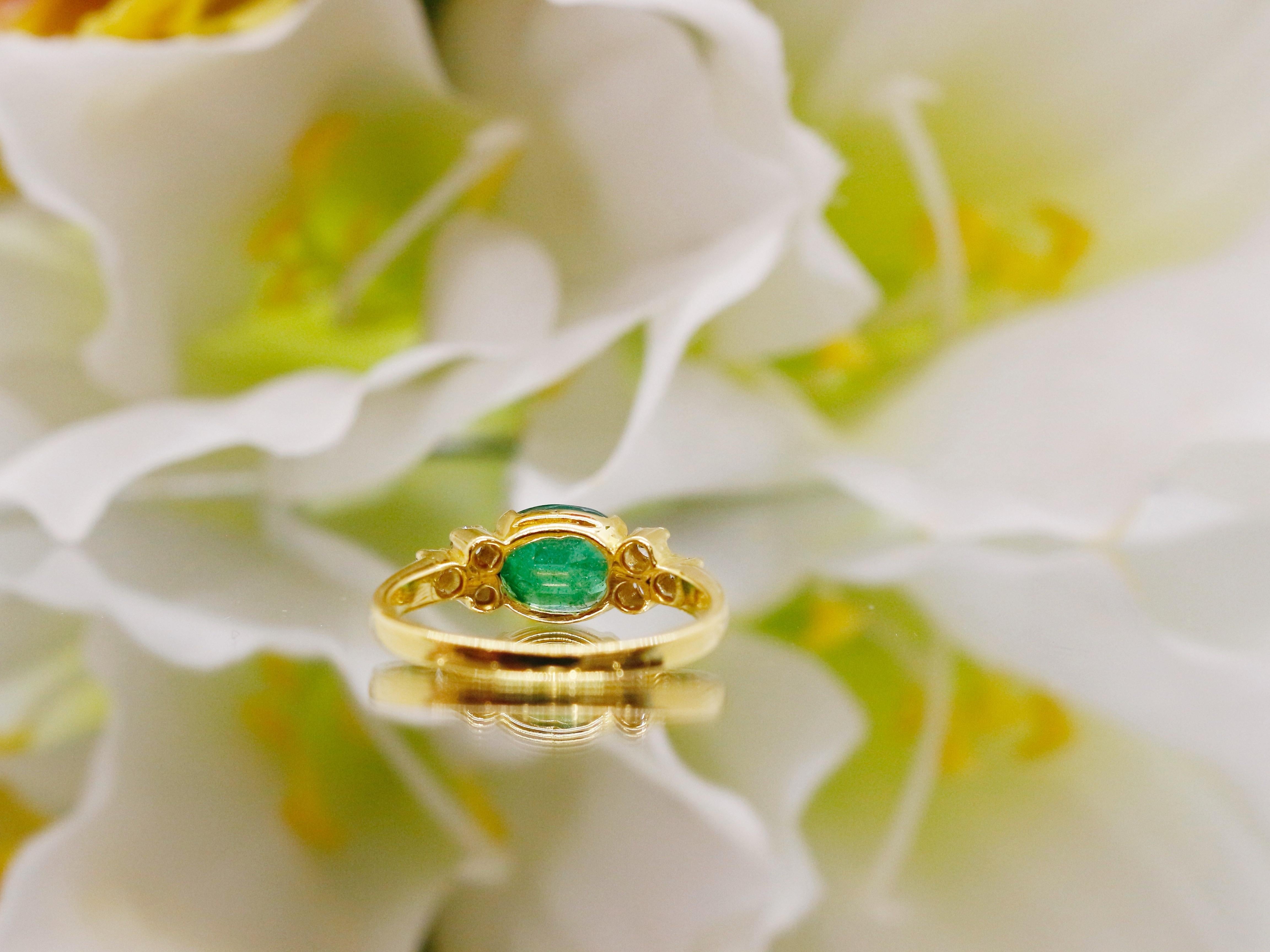 Natural Emerald Vintage Ring in 18kt Gold In New Condition For Sale In Fukuoka City, Fukuoka