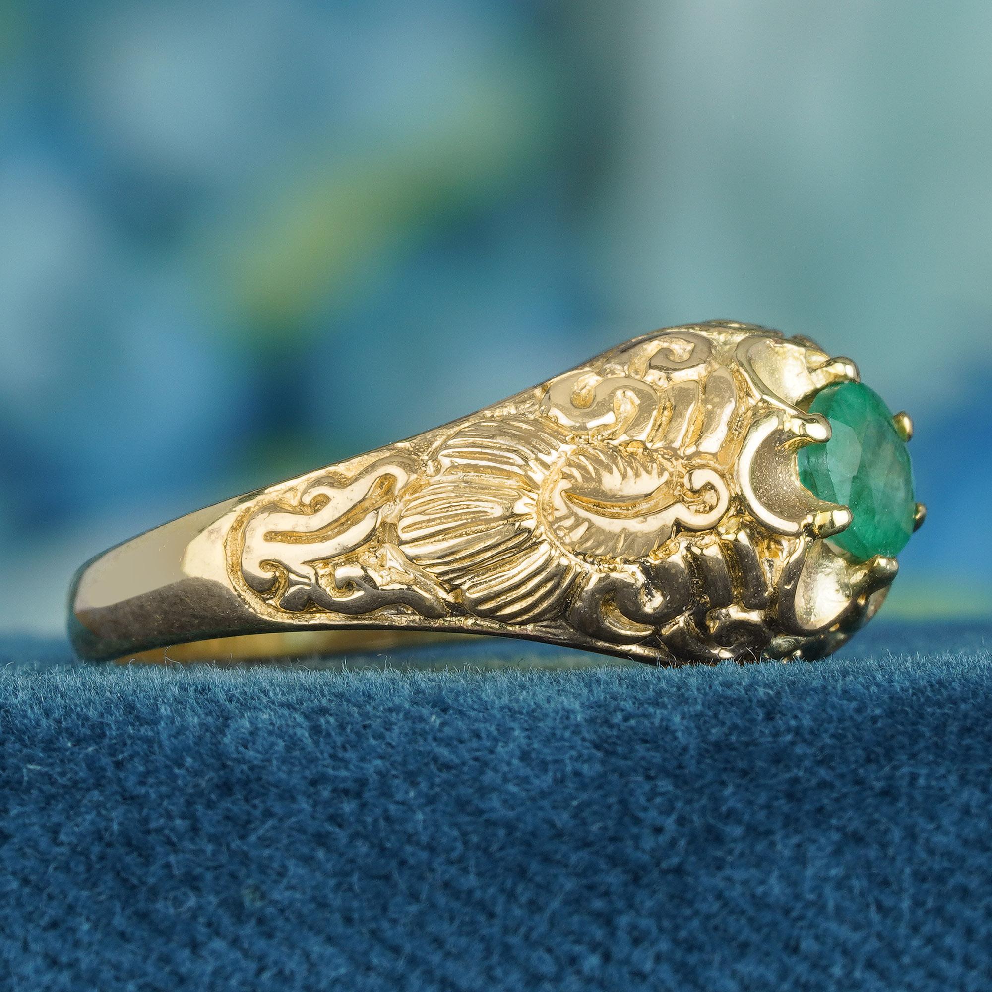 Round Cut Natural Emerald Vintage Style Carved Ring in Solid 9K Yellow Gold For Sale