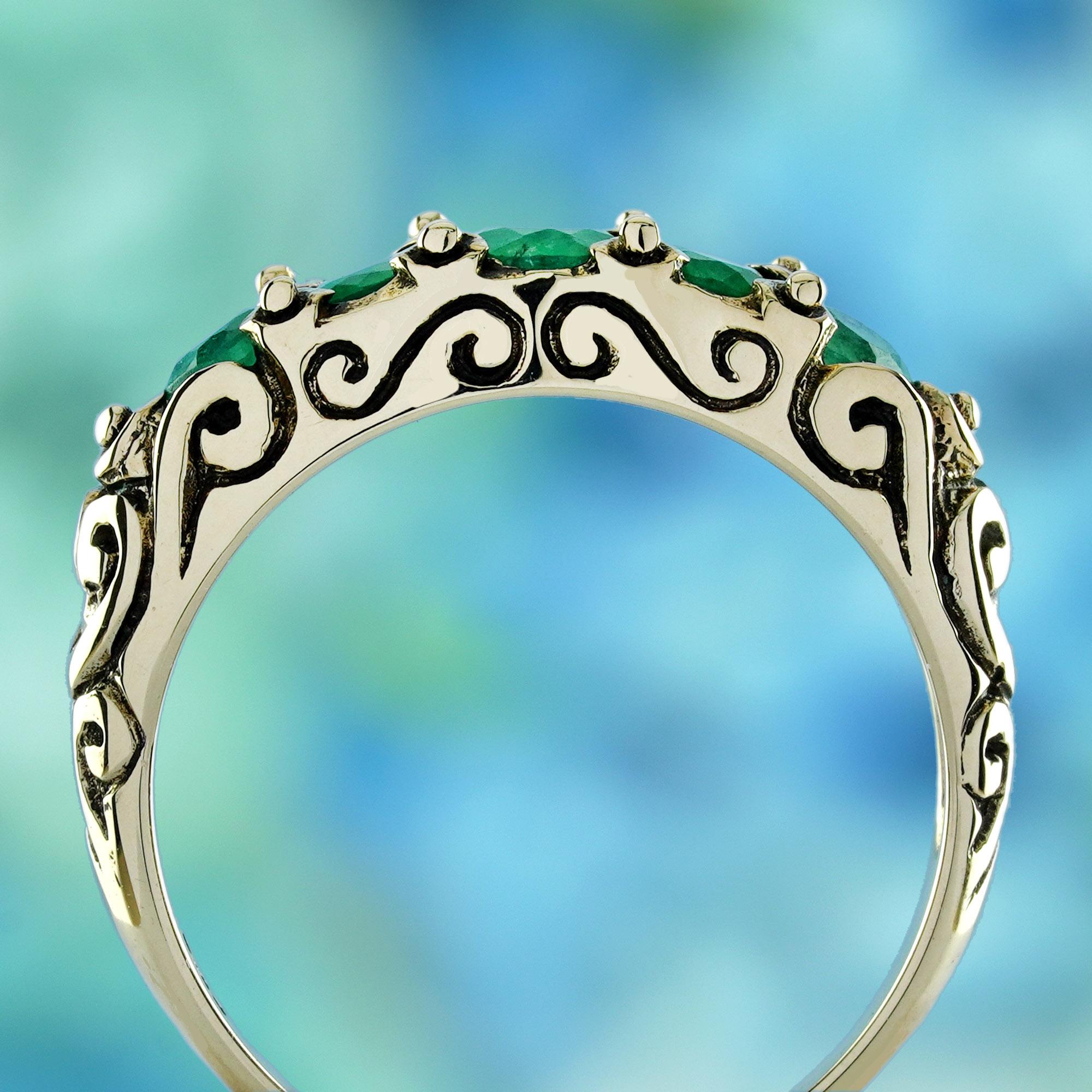 Natural Emerald Vintage Style Five Stone Ring in Solid 9K Yellow Gold In New Condition For Sale In Bangkok, TH
