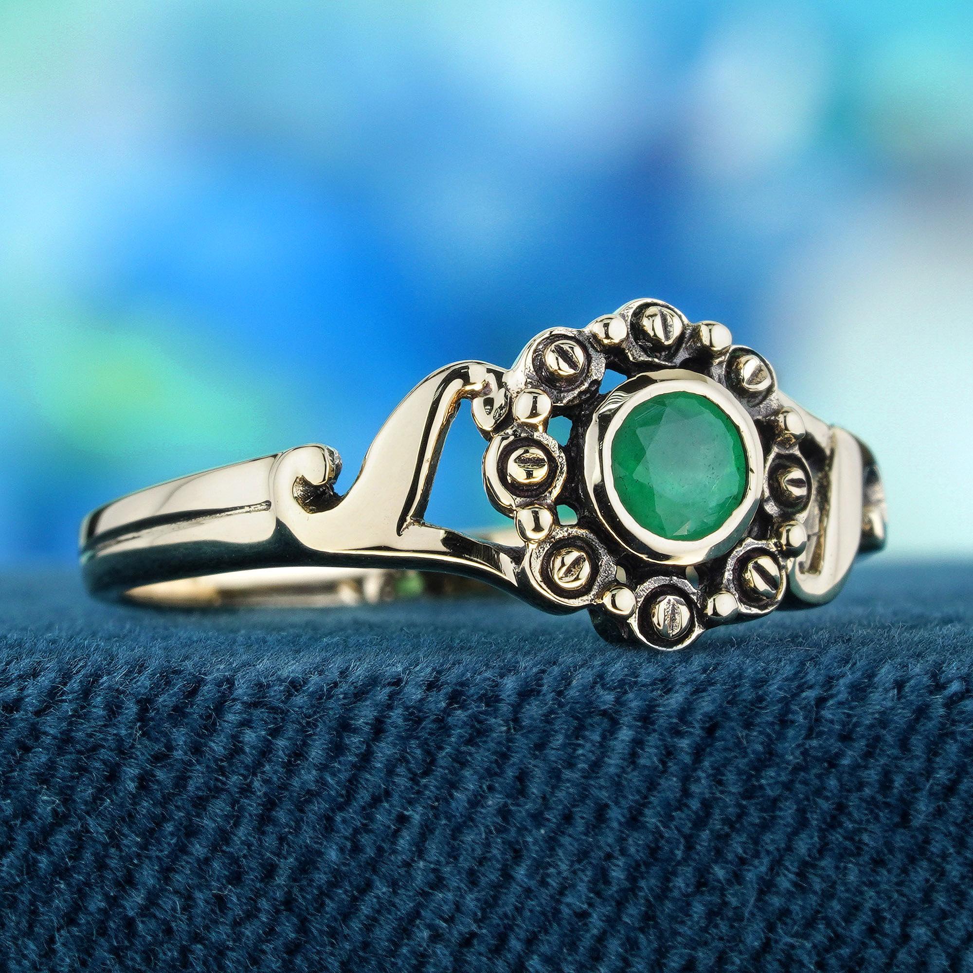 Edwardian Natural Emerald Vintage Style Floral Ring in Solid 9K Yellow Gold For Sale