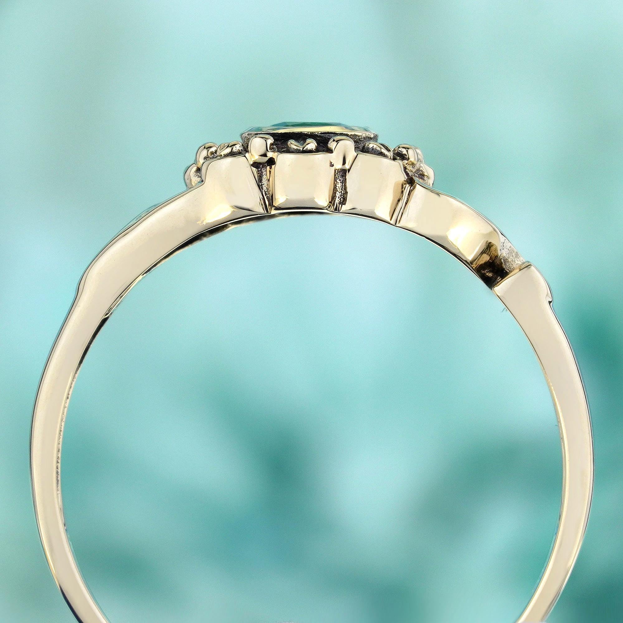 Natural Emerald Vintage Style Floral Ring in Solid 9K Yellow Gold In New Condition For Sale In Bangkok, TH