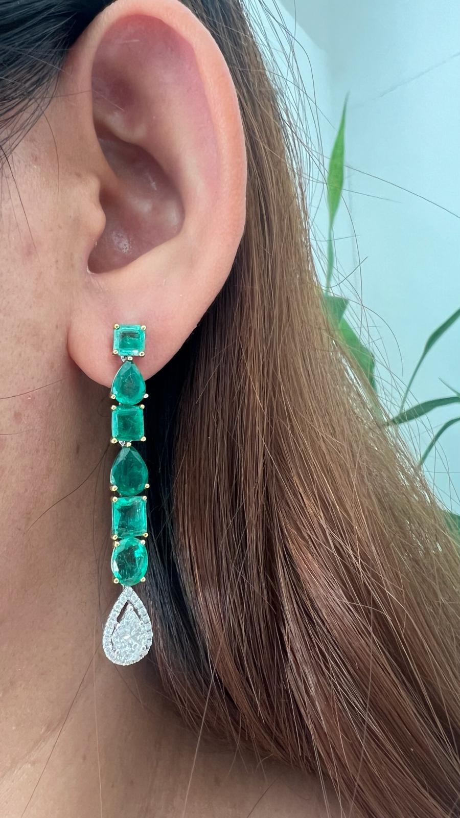 Women's Long Earrings of natural emeralds & diamonds For Sale