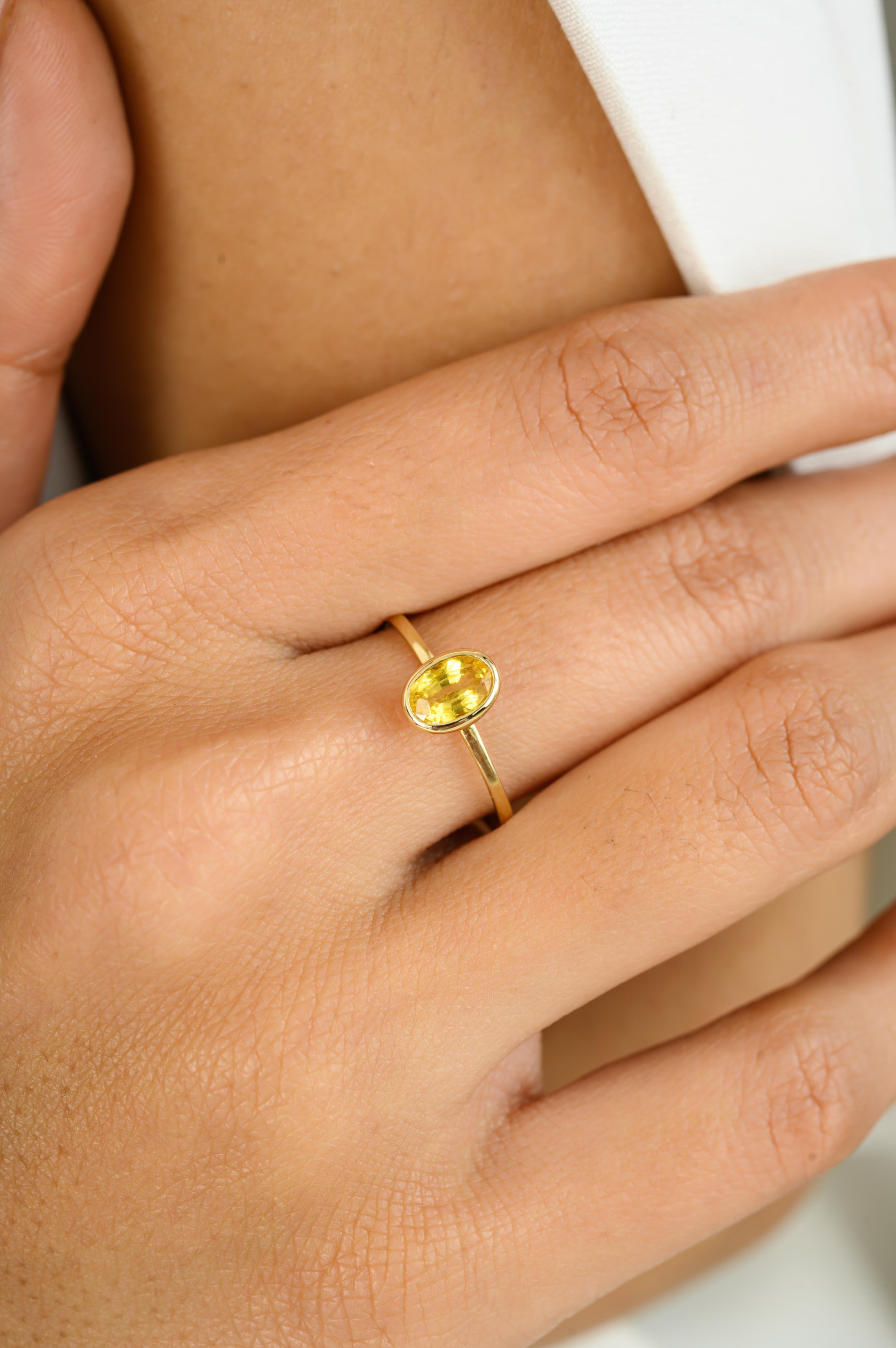 En vente :  Bague solitaire Dainty Women en or jaune 14 carats avec saphir jaune d'érudite naturelle 5