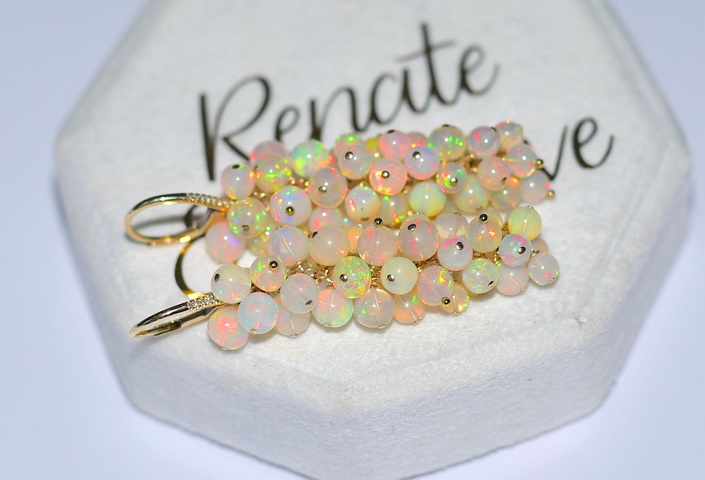 Natürliche äthiopische Kristall-Opal-Ohrringe aus massivem 14-karätigem Gelbgold (Rundschliff) im Angebot