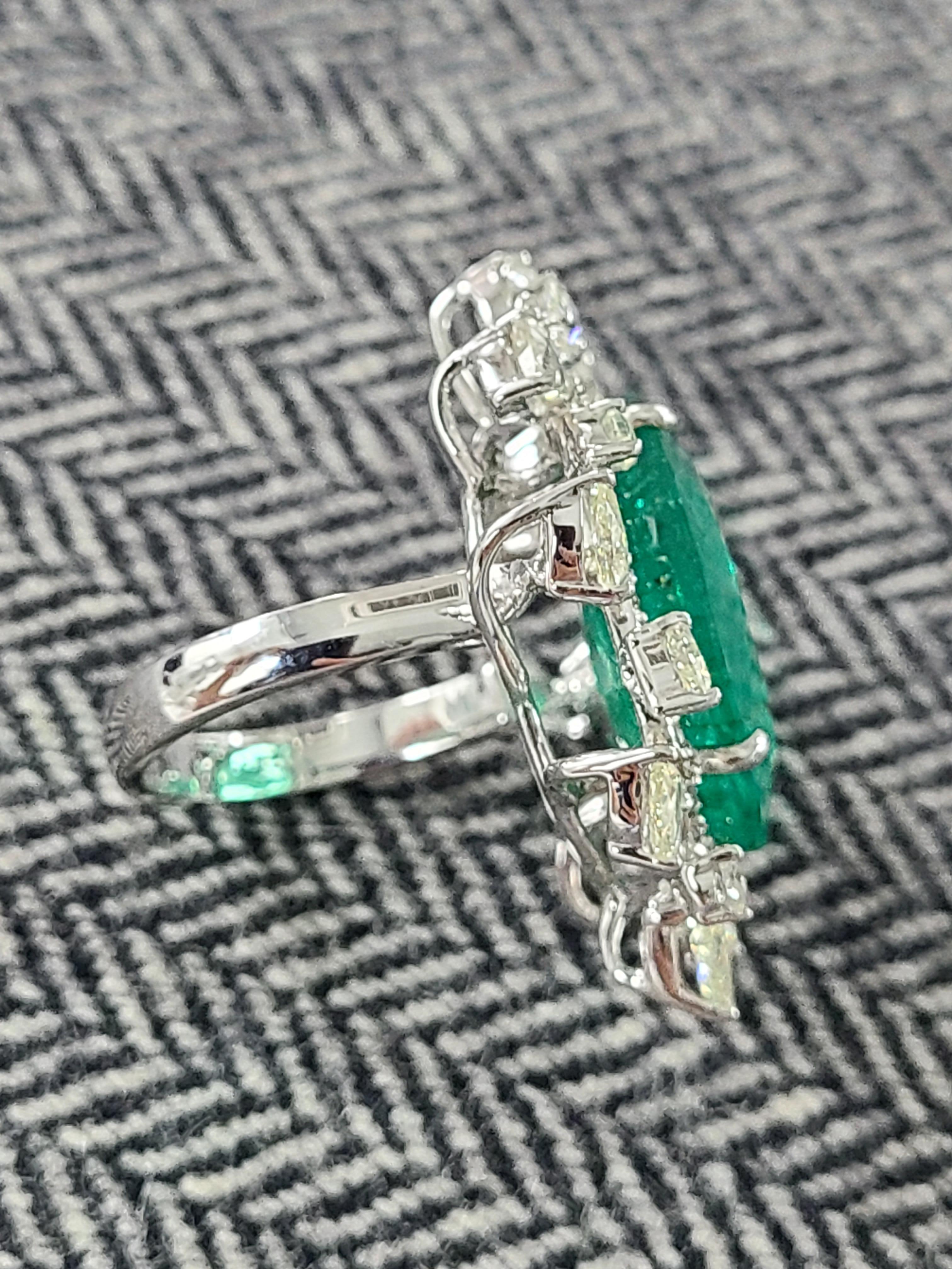 Women's or Men's Natural Ethiopian Emerald & Rose Cut Diamond Cocktail ring set in 18K White Gold For Sale