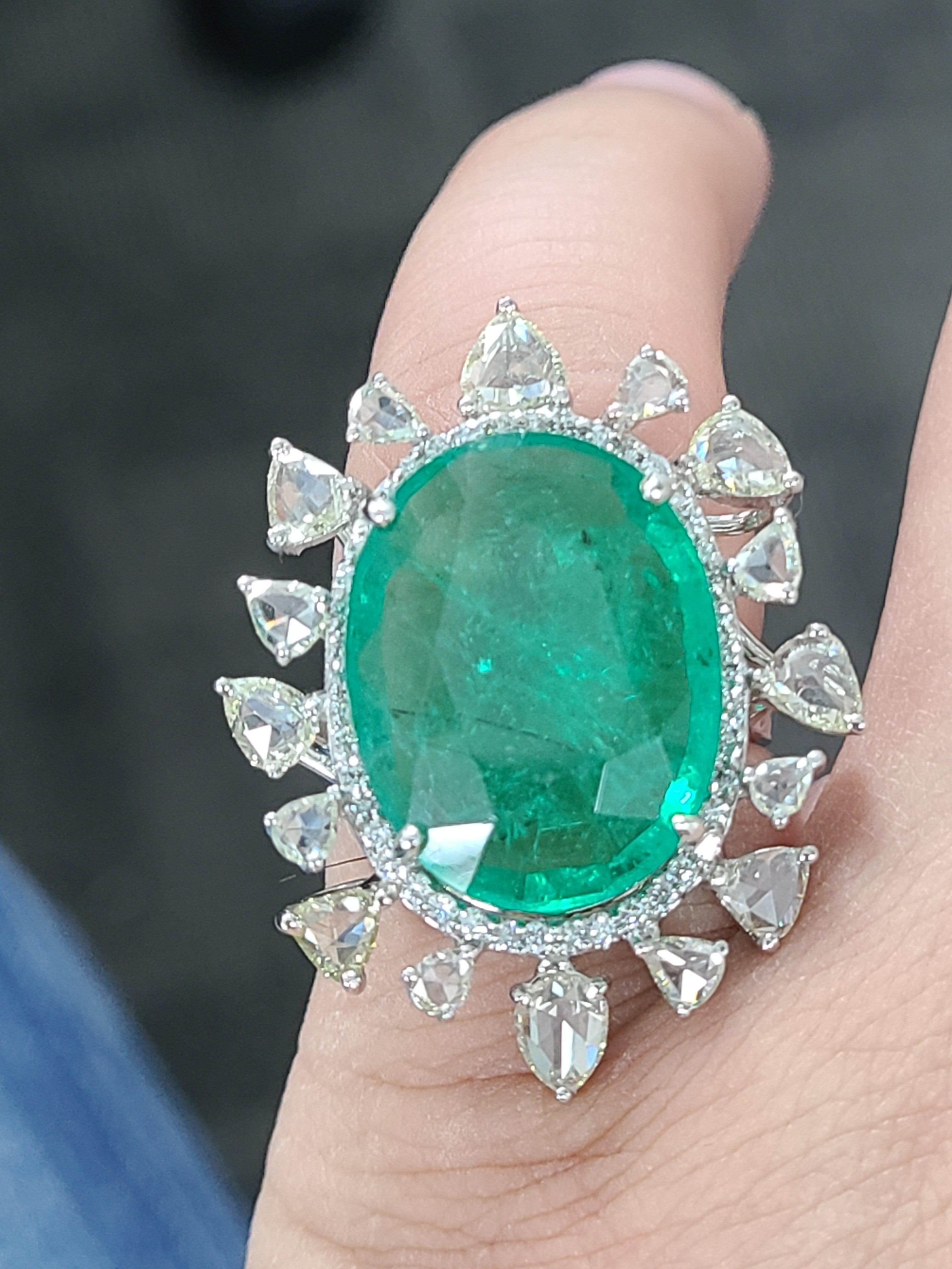 Natural Ethiopian Emerald & Rose Cut Diamond Cocktail ring set in 18K White Gold For Sale 1