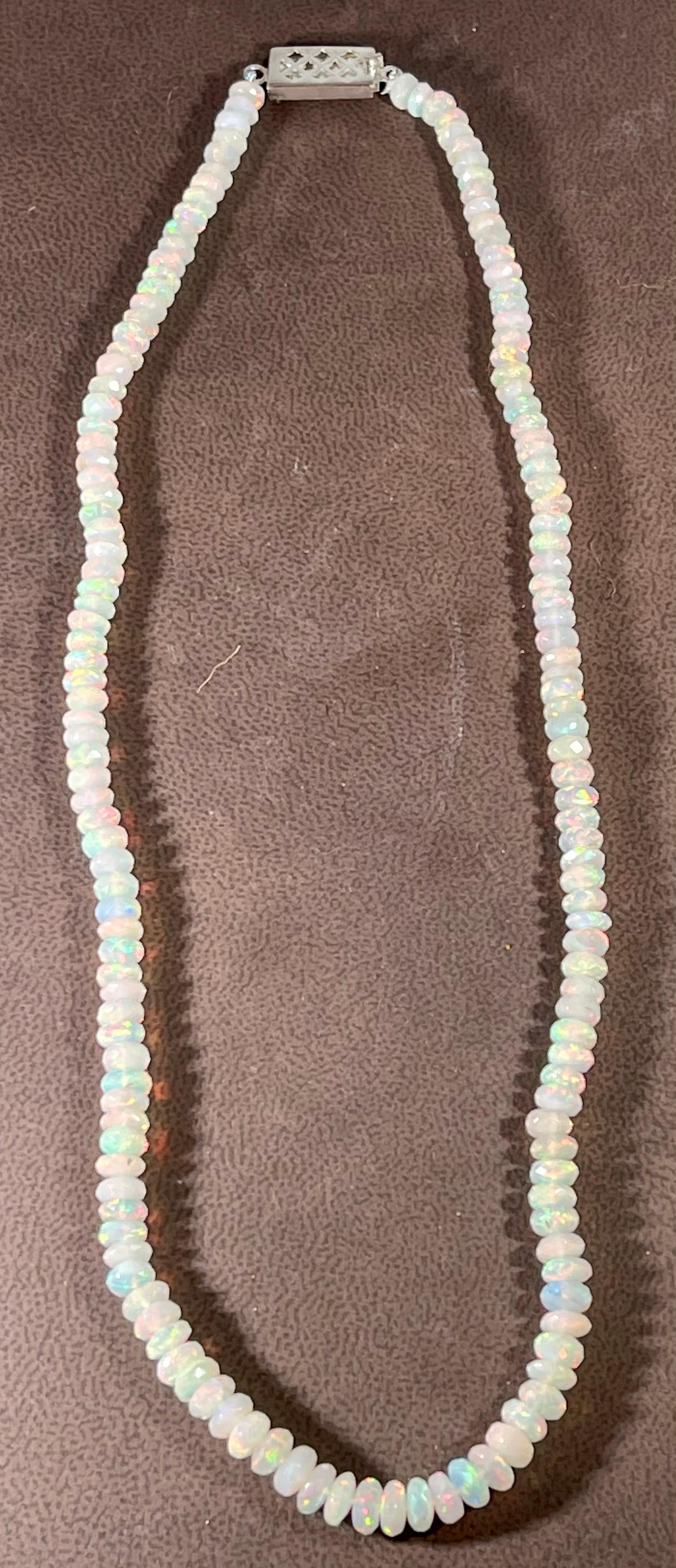 Collier à un rang de perles d'opale naturelle éthiopienne sur fermoir en argent transparent en vente 6