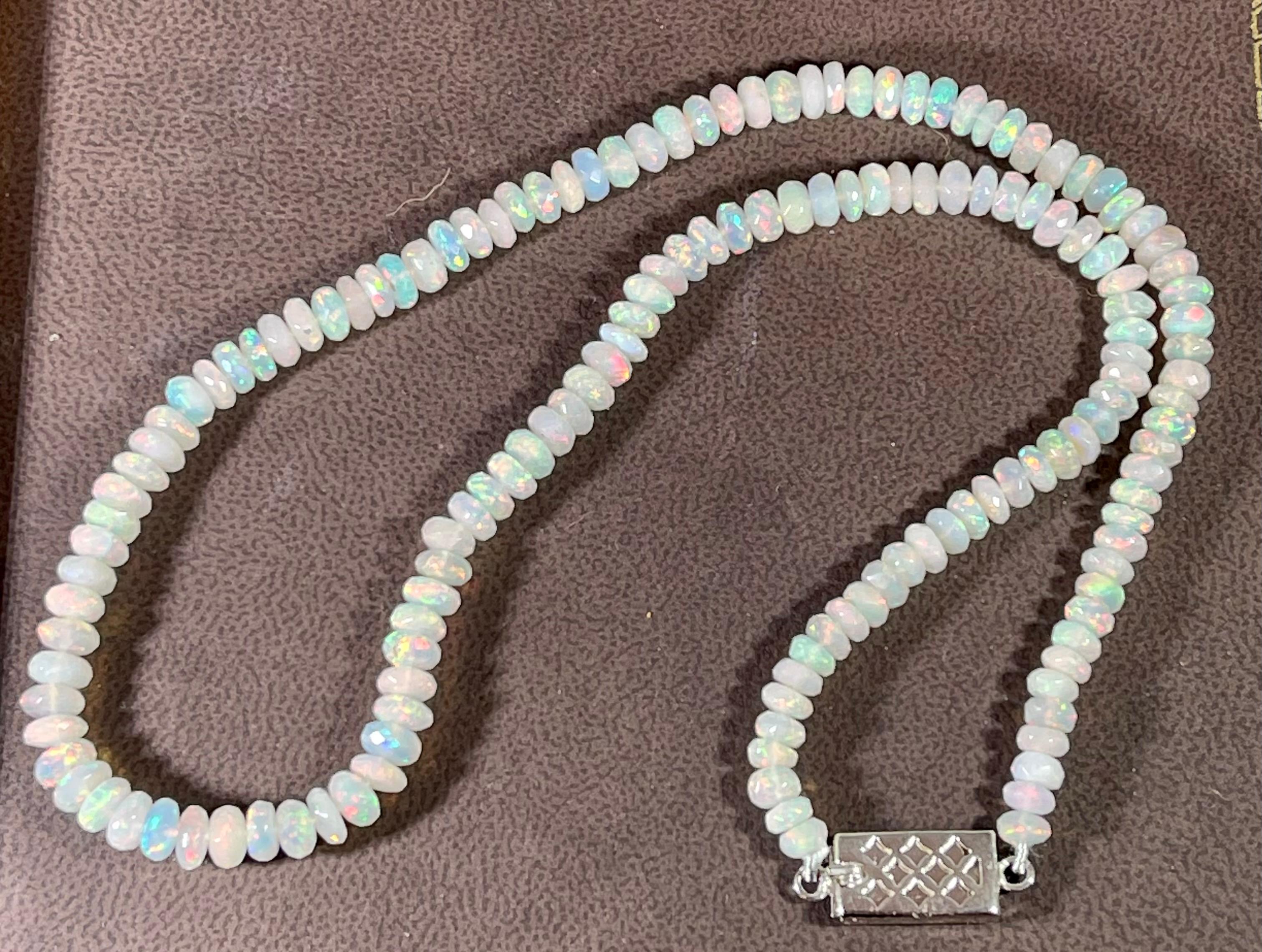 Collier à un rang de perles d'opale naturelle éthiopienne sur fermoir en argent transparent en vente 7