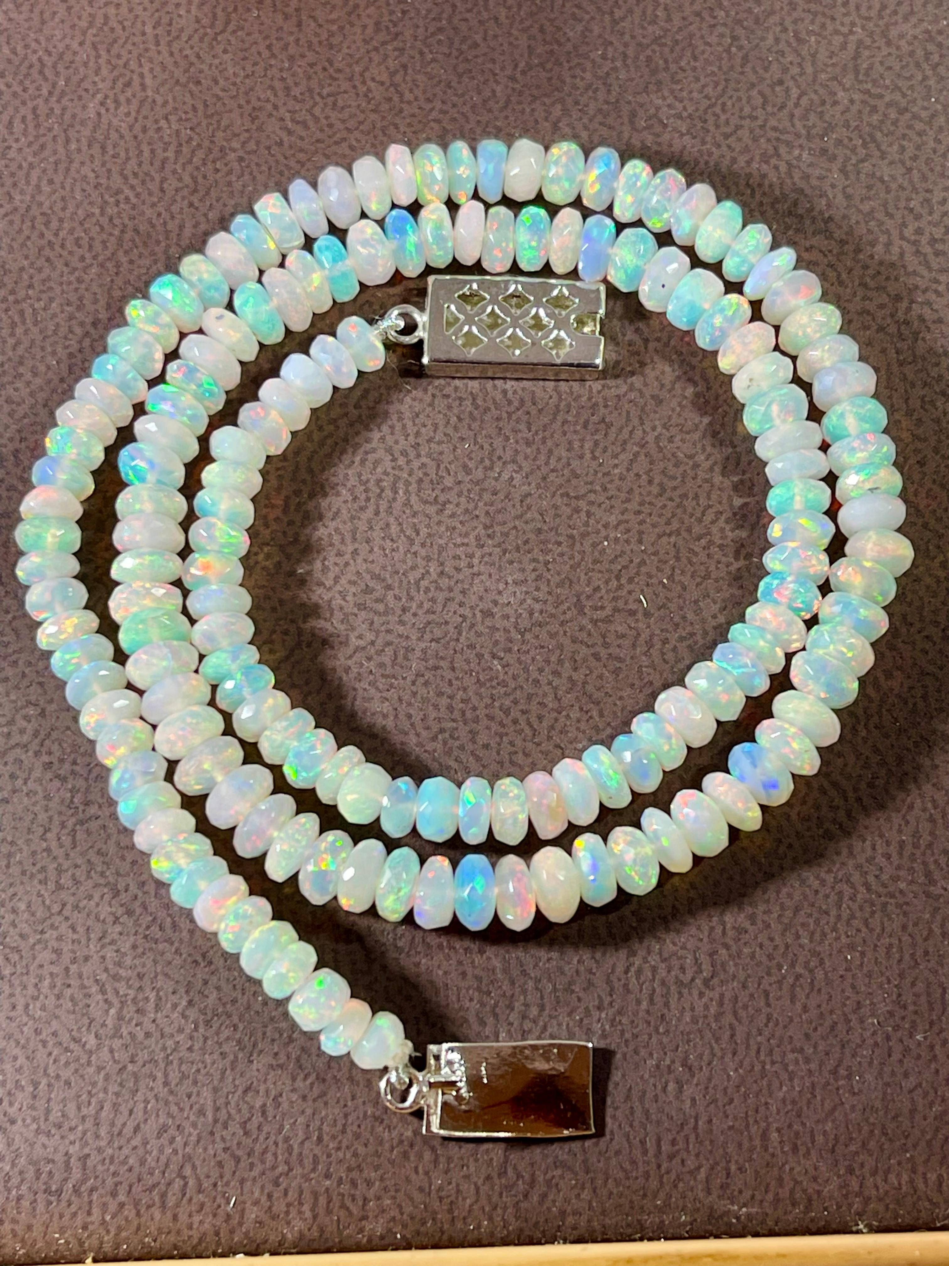 Collier à un rang de perles d'opale naturelle éthiopienne sur fermoir en argent transparent en vente 8