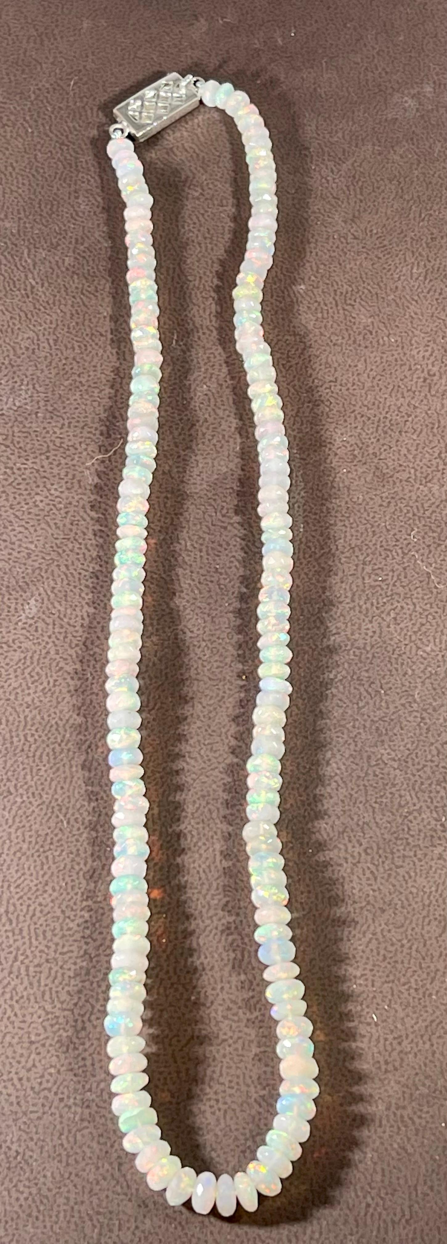 Collier à un rang de perles d'opale naturelle éthiopienne sur fermoir en argent transparent en vente 9
