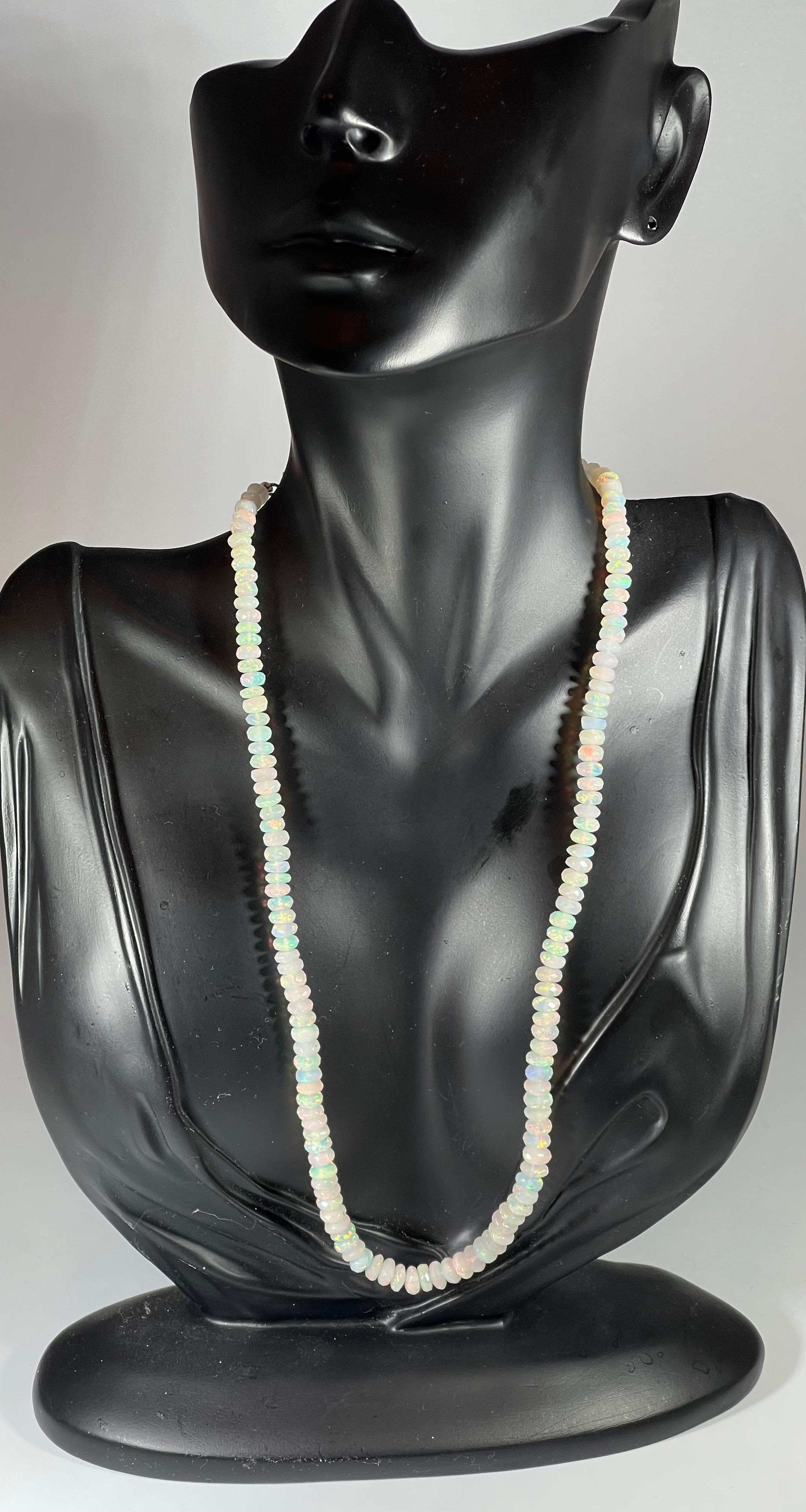 Collier à un rang de perles d'opale naturelle éthiopienne sur fermoir en argent transparent en vente 11