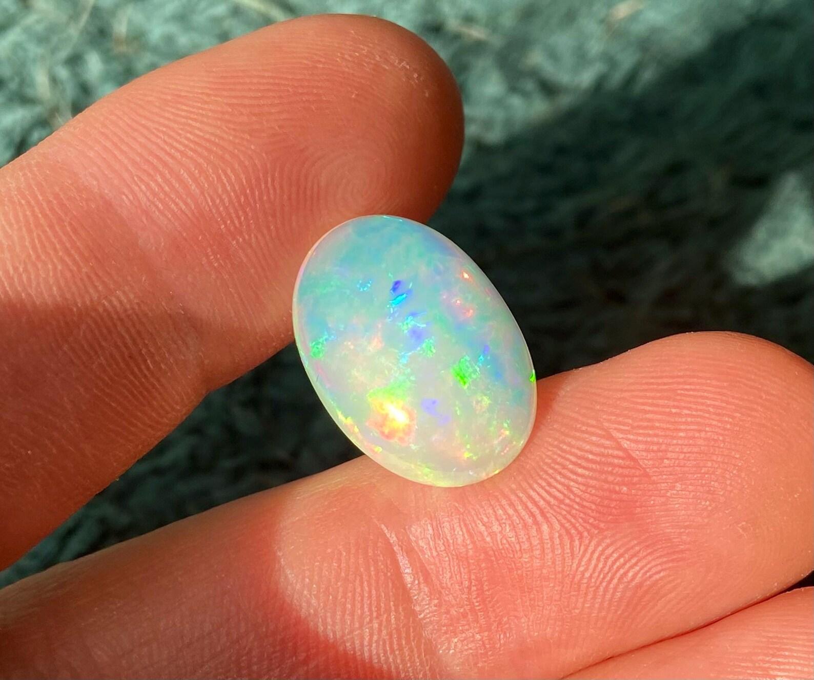 Women's or Men's Natural Ethiopian Opal Loose gemstone 9.45ct. Oval cabochon, 17.76x14.02x7.04 mm For Sale