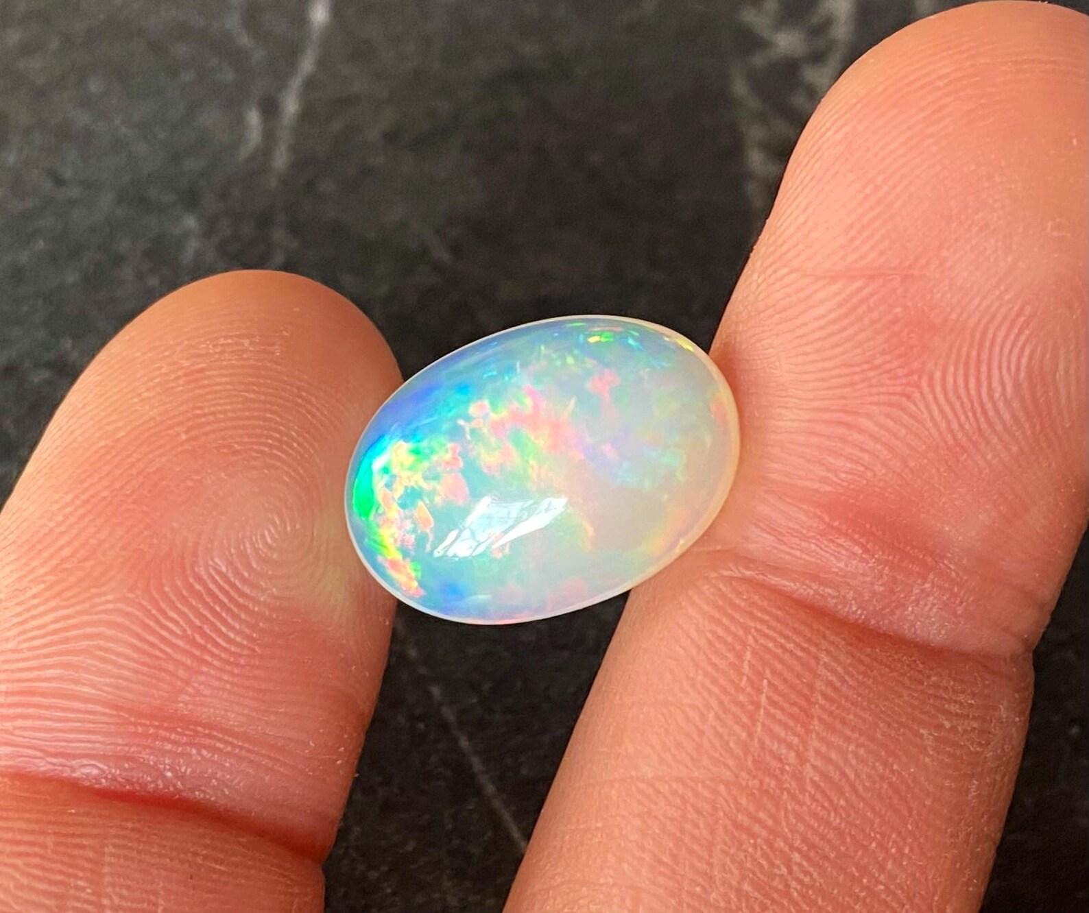 Natural Ethiopian Opal Loose gemstone 9.45ct. Oval cabochon, 17.76x14.02x7.04 mm For Sale 1