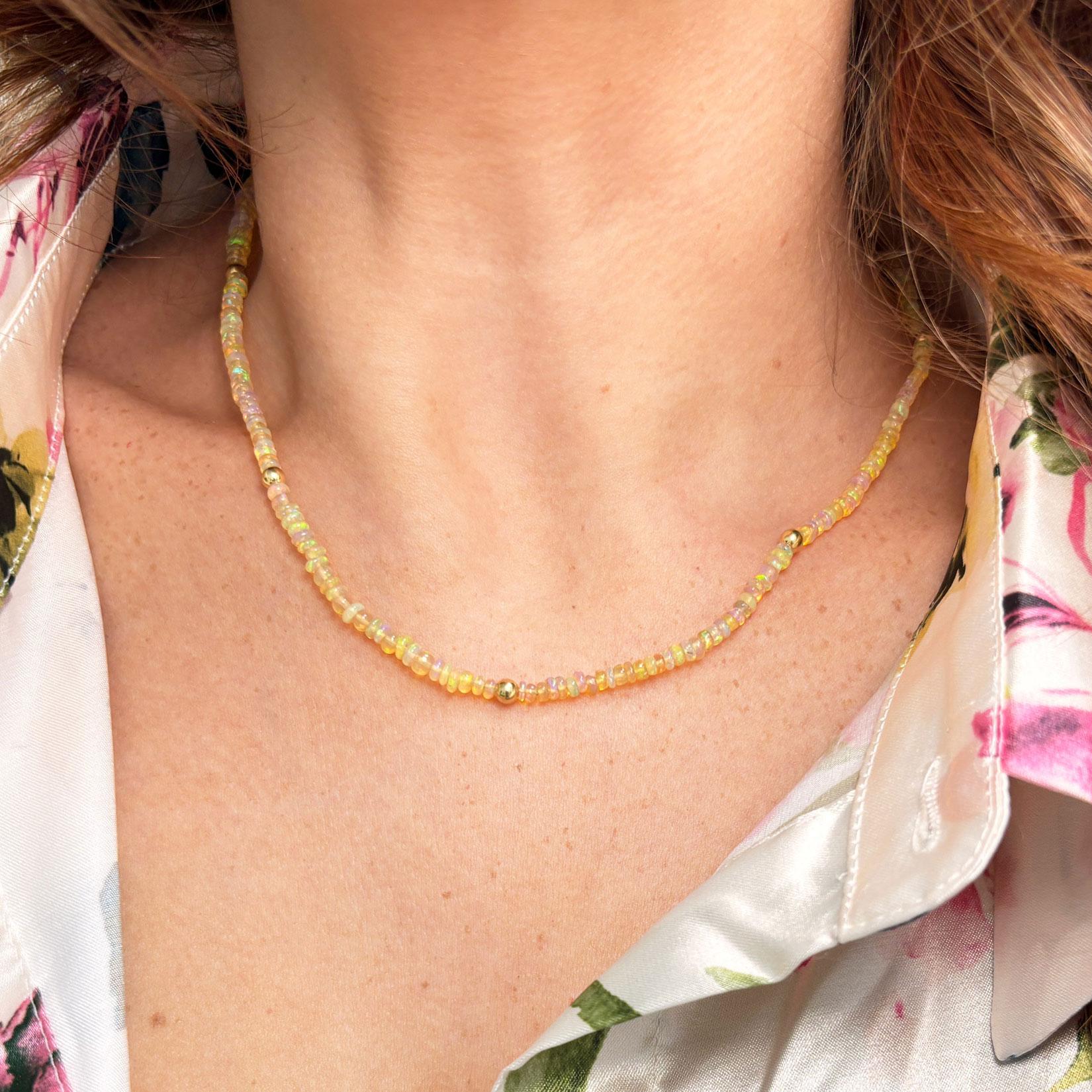 Collana di perline con opale rotondo etiope naturale e accenti in oro 14k In condizioni Nuovo in vendita a GREAT NECK, NY