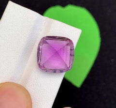 Améthyste naturelle de taille fantaisie : 12.90 Carat February Birthstone