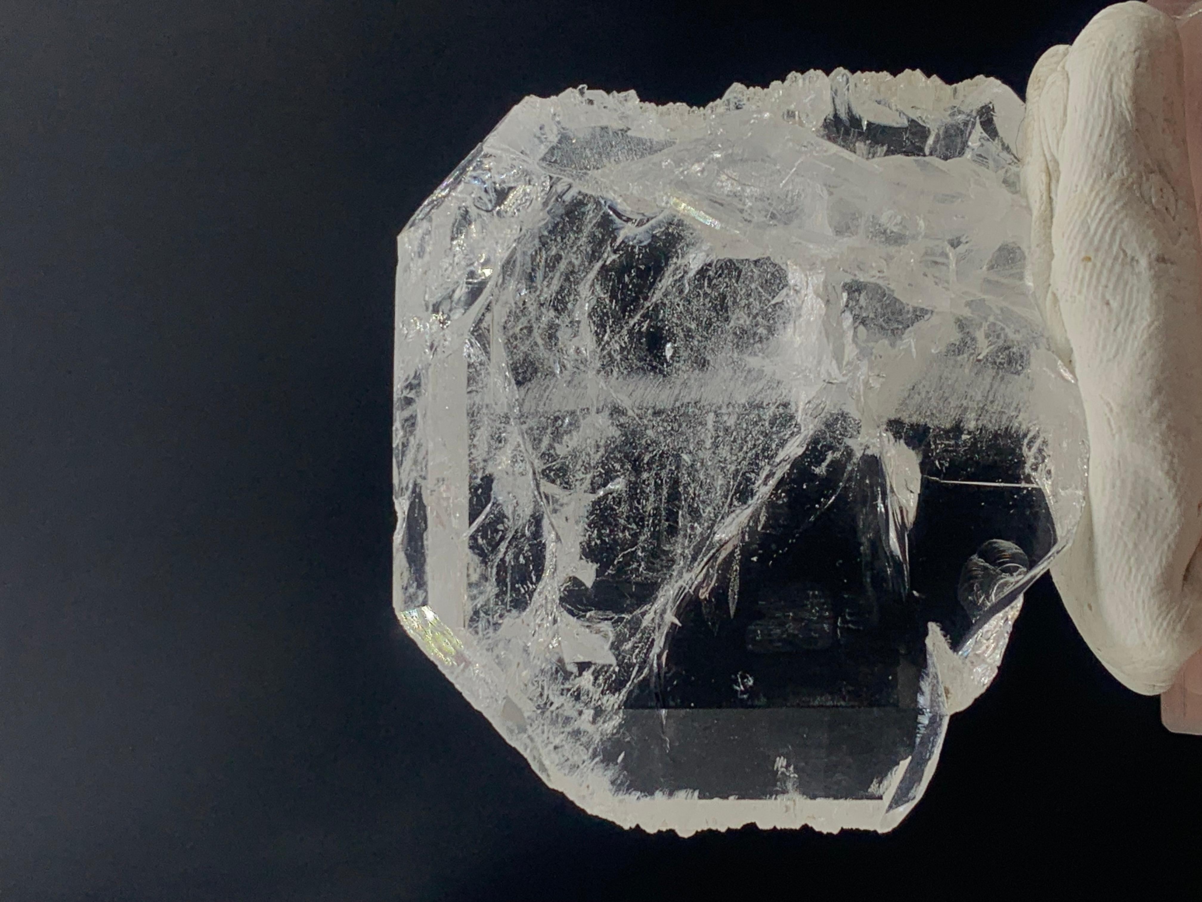 Natural Faden Quartz Specimen Crystal From Balochistan Mine In Good Condition For Sale In Peshawar, PK