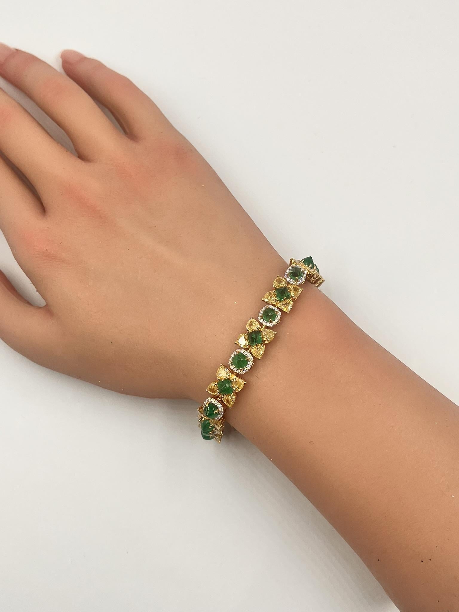 Natural Fancy 11.24 Carat Yellow Diamonds 8.18 Carat Columbian Emerald Bracelet For Sale 3
