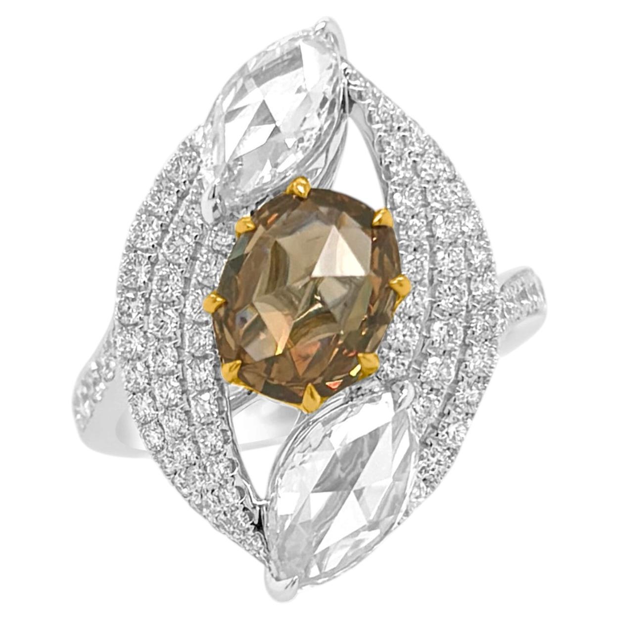 Statement-Ring aus Weißgold mit braunem Fancy-Diamanten und Diamant im Marquise-Schliff
