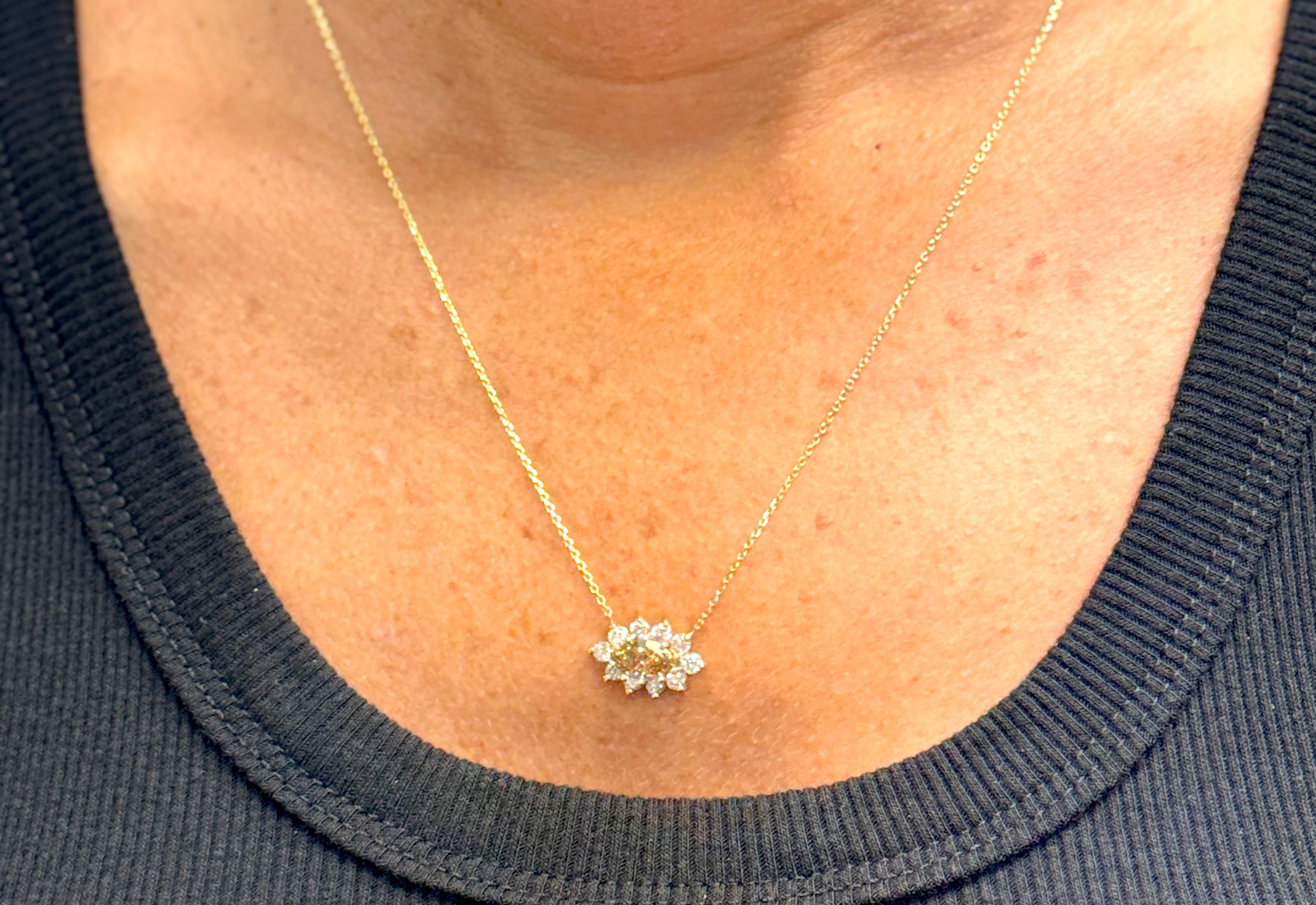 Collana con ciondolo Fancy Chocolate Diamond Nature 1,76 carati 14K Marquise in vendita 1