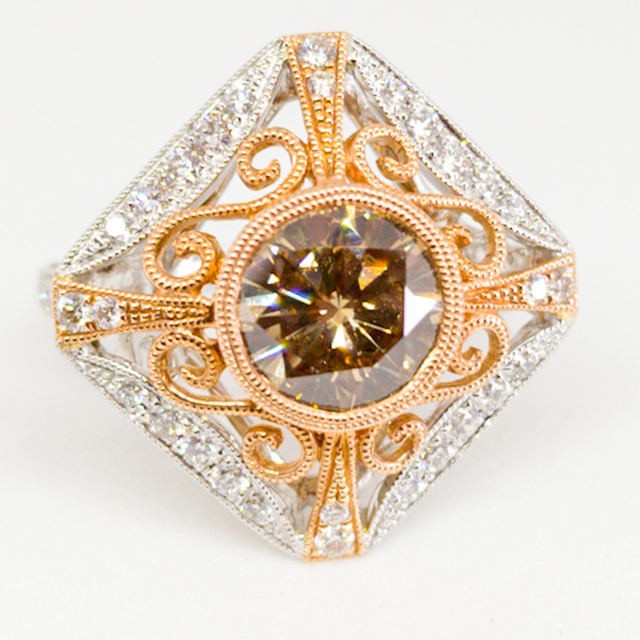 Femenino o masculino Anillo de diamantes champán fantasía natural 2,26 quilates Filigrana de oro blanco y rosa en venta