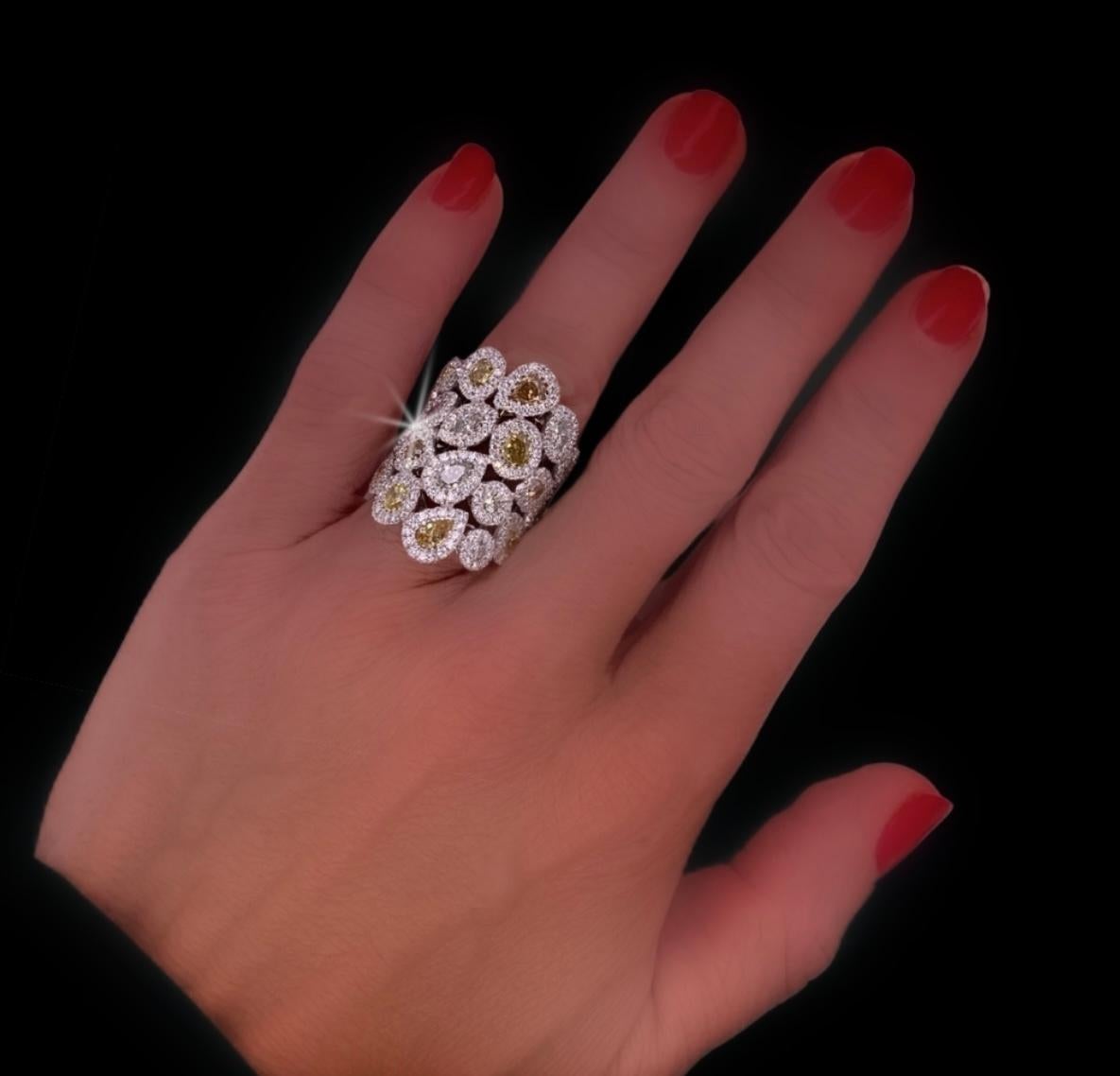 Natürlicher Fancy Color Cocktail-Ring mit 5,8 Karat Diamanten im Zustand „Gut“ in Derby, NY