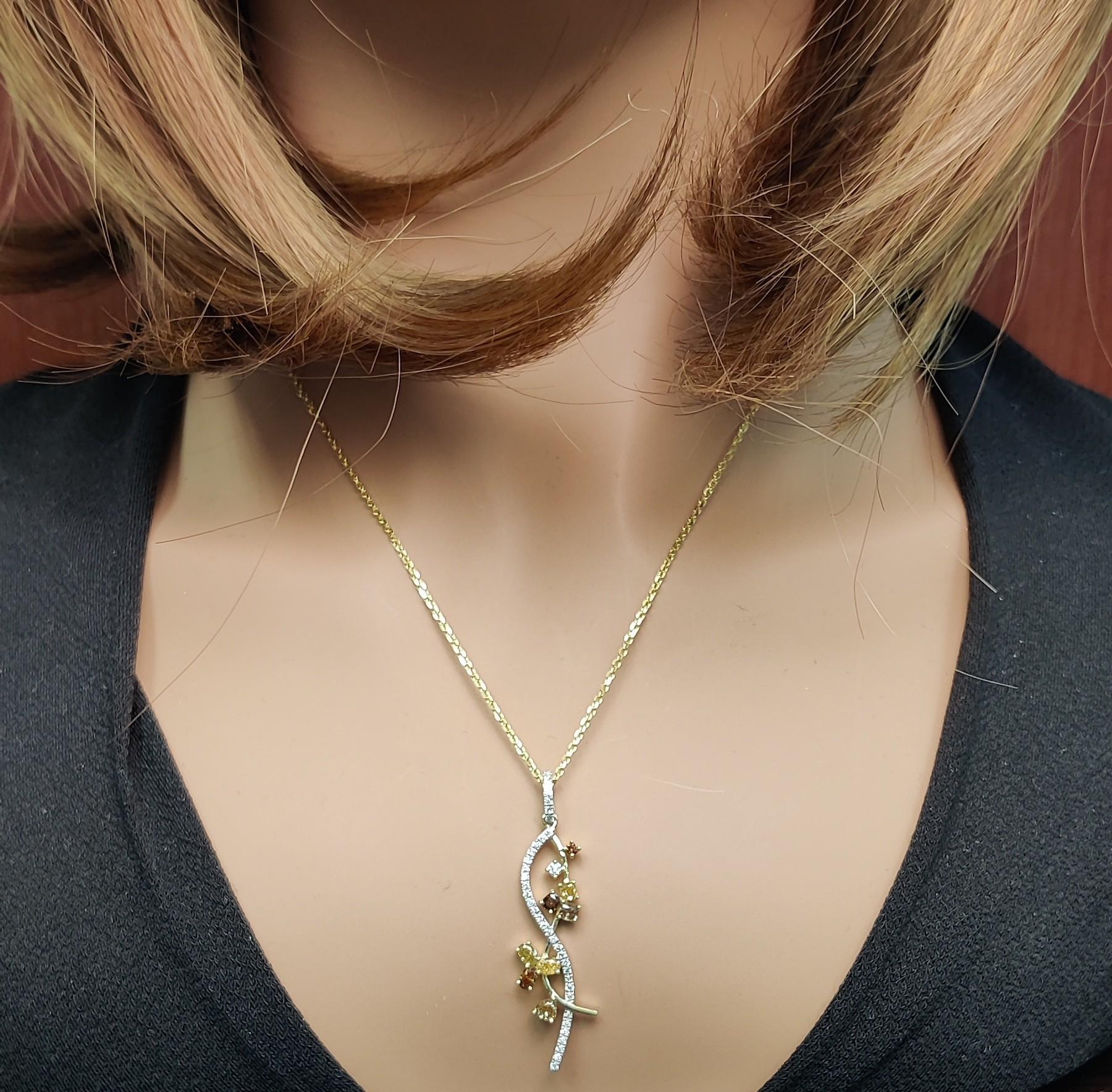 Ciondolo a goccia in oro con diamante naturale Fancy Color Mix da 1,12 carati TW In condizioni Nuovo in vendita a New York, NY