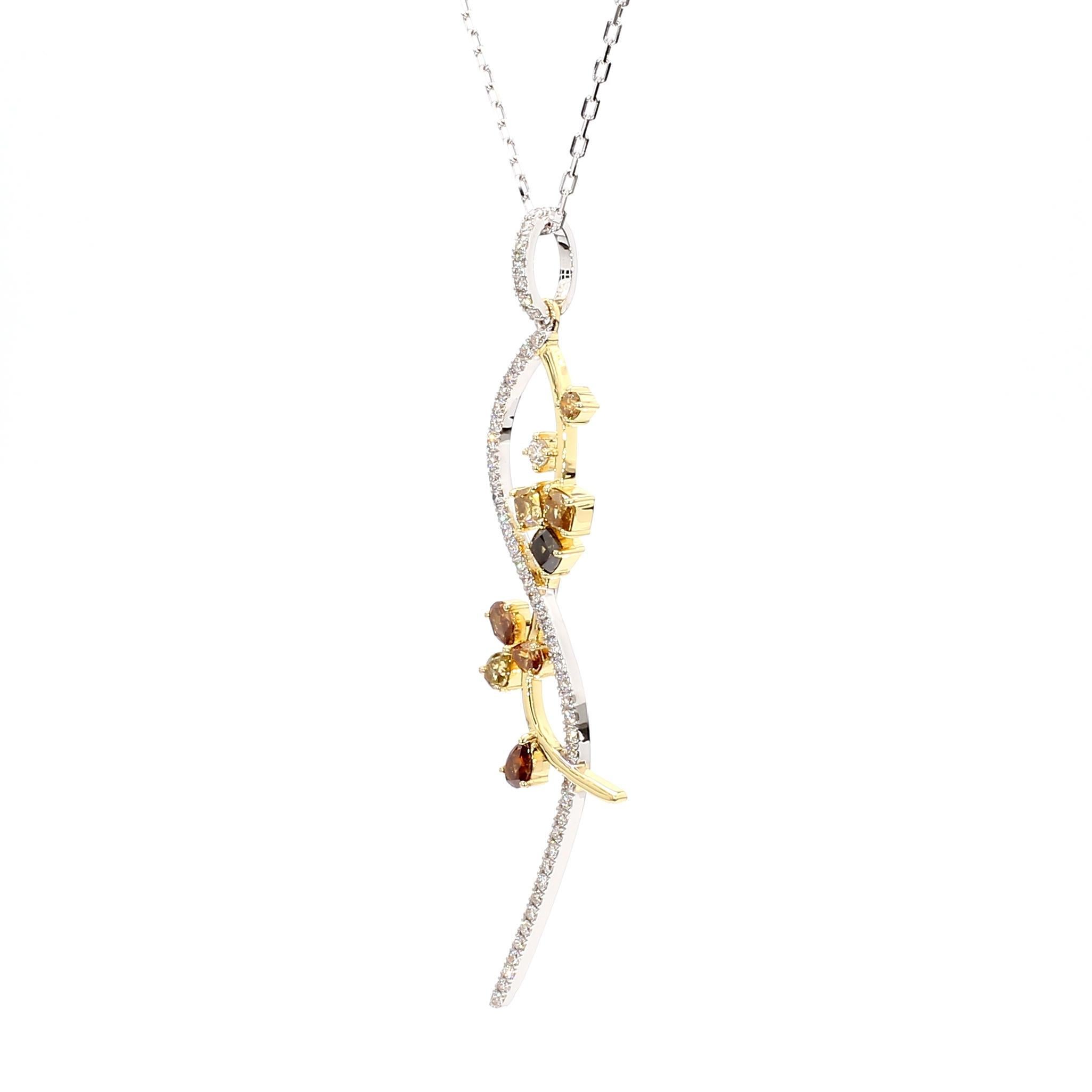 Il bellissimo ciondolo con diamante di RareGemworld. Montato in una splendida montatura in oro giallo e bianco 18 carati con diamanti di vari colori e tagli. Questo ciondolo è destinato a stupire e ad arricchire la vostra collezione personale.

Peso